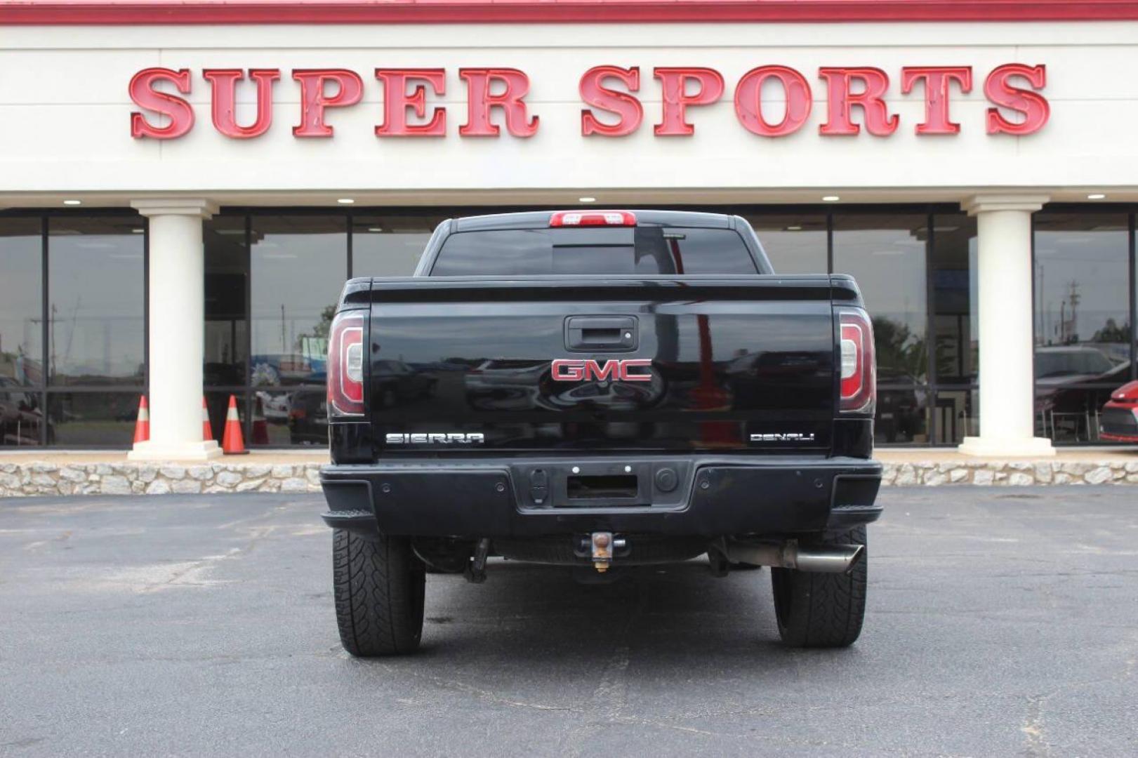 2018 Black GMC Sierra 1500 Denali Crew Cab Long Box 4WD (3GTU2PEJ9JG) with an 6.2L V8 OHV 16V engine, 6A transmission, located at 4301 NW 39th , Oklahoma City, OK, 73112, (405) 949-5600, 35.512135, -97.598671 - NO DRIVERS LICENCE NO-FULL COVERAGE INSURANCE-NO CREDIT CHECK. COME ON OVER TO SUPERSPORTS AND TAKE A LOOK AND TEST DRIVE. PLEASE GIVE US A CALL AT (405) 949-5600. NO LICENSIA DE MANEJAR- NO SEGURO DE COBERTURA TOTAL- NO VERIFICACCION DE CREDITO. POR FAVOR VENGAN A SUPERSPORTS, ECHE UN - Photo#4