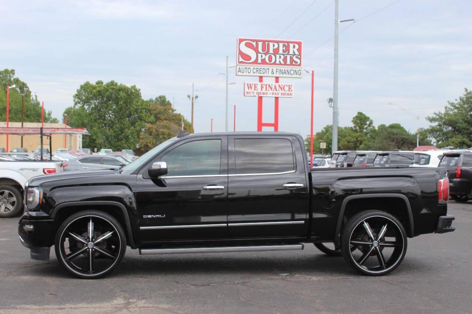 2018 Black GMC Sierra 1500 Denali Crew Cab Long Box 4WD (3GTU2PEJ9JG) with an 6.2L V8 OHV 16V engine, 6A transmission, located at 4301 NW 39th , Oklahoma City, OK, 73112, (405) 949-5600, 35.512135, -97.598671 - NO DRIVERS LICENCE NO-FULL COVERAGE INSURANCE-NO CREDIT CHECK. COME ON OVER TO SUPERSPORTS AND TAKE A LOOK AND TEST DRIVE. PLEASE GIVE US A CALL AT (405) 949-5600. NO LICENSIA DE MANEJAR- NO SEGURO DE COBERTURA TOTAL- NO VERIFICACCION DE CREDITO. POR FAVOR VENGAN A SUPERSPORTS, ECHE UN - Photo#6