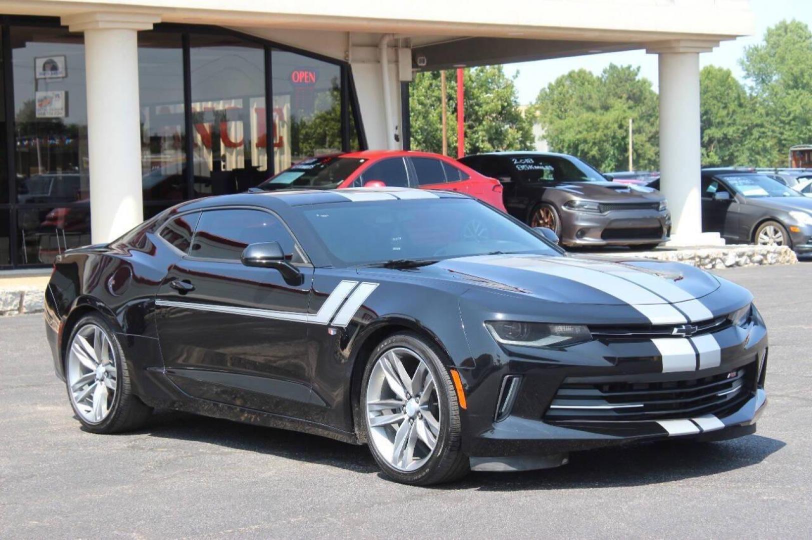 2018 Black Chevrolet Camaro 1LT Coupe (1G1FB1RS5J0) with an 3.6L V6 DOHC 24V engine, 6A transmission, located at 4301 NW 39th , Oklahoma City, OK, 73112, (405) 949-5600, 35.512135, -97.598671 - NO DRIVERS LICENCE NO-FULL COVERAGE INSURANCE-NO CREDIT CHECK. COME ON OVER TO SUPERSPORTS AND TAKE A LOOK AND TEST DRIVE. PLEASE GIVE US A CALL AT (405) 949-5600. NO LICENSIA DE MANEJAR- NO SEGURO DE COBERTURA TOTAL- NO VERIFICACCION DE CREDITO. POR FAVOR VENGAN A SUPERSPORTS, ECHE UN - Photo#0