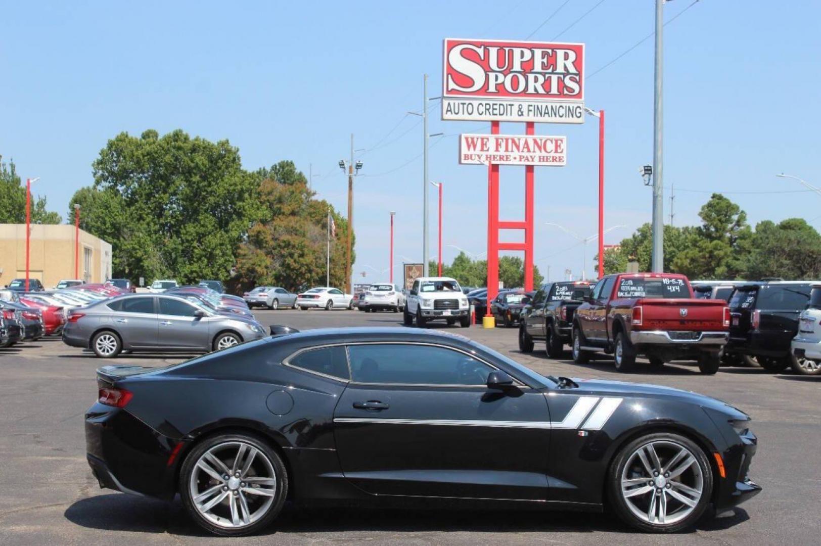 2018 Black Chevrolet Camaro 1LT Coupe (1G1FB1RS5J0) with an 3.6L V6 DOHC 24V engine, 6A transmission, located at 4301 NW 39th , Oklahoma City, OK, 73112, (405) 949-5600, 35.512135, -97.598671 - NO DRIVERS LICENCE NO-FULL COVERAGE INSURANCE-NO CREDIT CHECK. COME ON OVER TO SUPERSPORTS AND TAKE A LOOK AND TEST DRIVE. PLEASE GIVE US A CALL AT (405) 949-5600. NO LICENSIA DE MANEJAR- NO SEGURO DE COBERTURA TOTAL- NO VERIFICACCION DE CREDITO. POR FAVOR VENGAN A SUPERSPORTS, ECHE UN - Photo#3