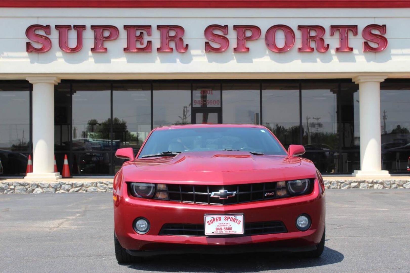 2013 Red Chevrolet Camaro Coupe 2LT (2G1FC1E3XD9) with an 3.6L V6 DOHC 24V FFV engine, 6-Speed Automatic transmission, located at 4301 NW 39th , Oklahoma City, OK, 73112, (405) 949-5600, 35.512135, -97.598671 - NO DRIVERS LICENCE NO-FULL COVERAGE INSURANCE-NO CREDIT CHECK. COME ON OVER TO SUPERSPORTS AND TAKE A LOOK AND TEST DRIVE. PLEASE GIVE US A CALL AT (405) 949-5600. NO LICENSIA DE MANEJAR- NO SEGURO DE COBERTURA TOTAL- NO VERIFICACCION DE CREDITO. POR FAVOR VENGAN A SUPERSPORTS, ECHE UN - Photo#2