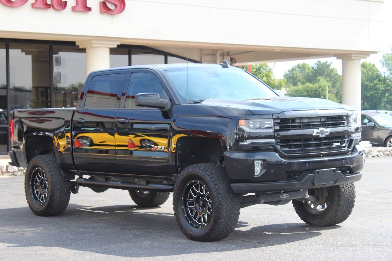 2017 Chevrolet Silverado 1500 CREW CAB PICKUP 4-DR