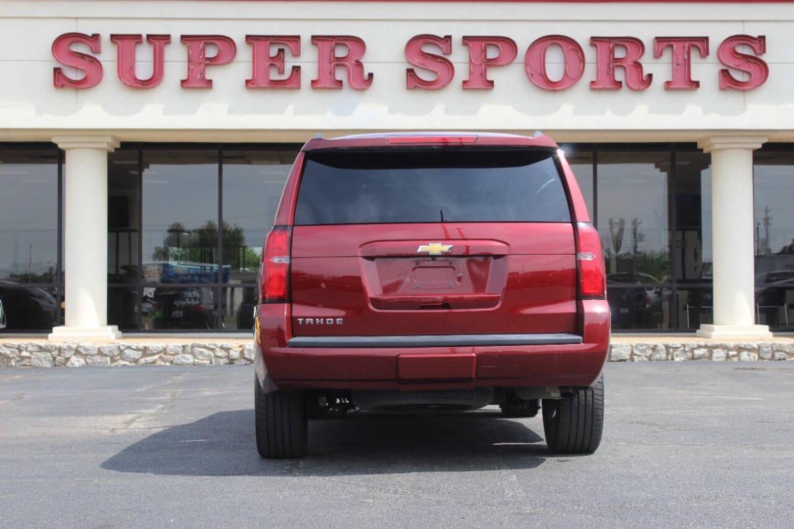 2016 Maroon Chevrolet Tahoe LT 4WD (1GNSKBKC6GR) with an 5.3L V8 OHV 16V engine, 6A transmission, located at 4301 NW 39th , Oklahoma City, OK, 73112, (405) 949-5600, 35.512135, -97.598671 - NO DRIVERS LICENCE NO-FULL COVERAGE INSURANCE-NO CREDIT CHECK. COME ON OVER TO SUPERSPORTS AND TAKE A LOOK AND TEST DRIVE. PLEASE GIVE US A CALL AT (405) 949-5600. NO LICENSIA DE MANEJAR- NO SEGURO DE COBERTURA TOTAL- NO VERIFICACCION DE CREDITO. POR FAVOR VENGAN A SUPERSPORTS, ECHE UN - Photo#4