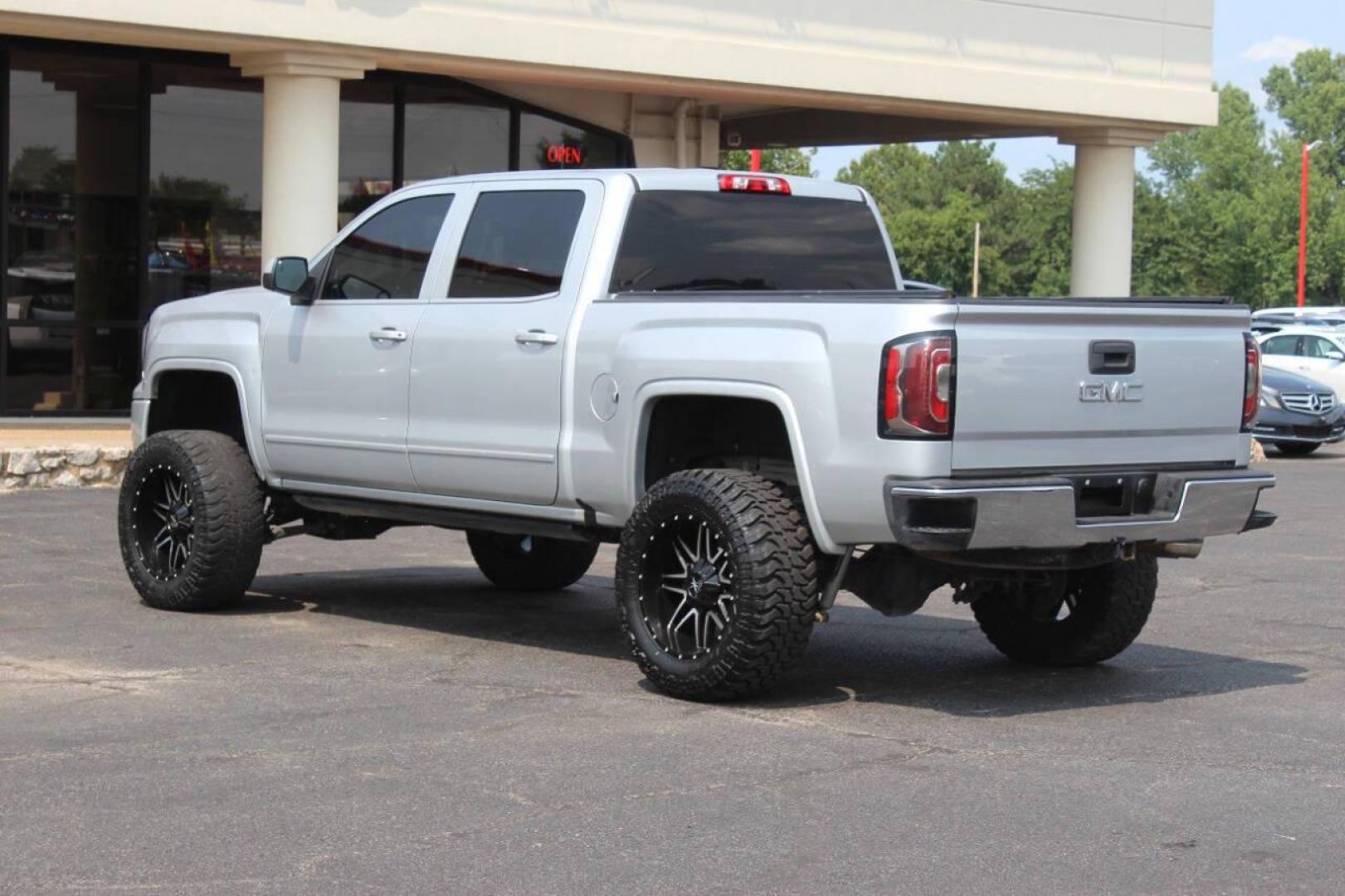 2018 Silver GMC Sierra 1500 SLT Crew Cab Short Box 4WD (3GTU2NEC6JG) with an 5.3L V8 OHV 16V engine, 6A transmission, located at 4301 NW 39th , Oklahoma City, OK, 73112, (405) 949-5600, 35.512135, -97.598671 - NO DRIVERS LICENCE NO-FULL COVERAGE INSURANCE-NO CREDIT CHECK. COME ON OVER TO SUPERSPORTS AND TAKE A LOOK AND TEST DRIVE. PLEASE GIVE US A CALL AT (405) 949-5600. NO LICENSIA DE MANEJAR- NO SEGURO DE COBERTURA TOTAL- NO VERIFICACCION DE CREDITO. POR FAVOR VENGAN A SUPERSPORTS, ECHE UN - Photo#5