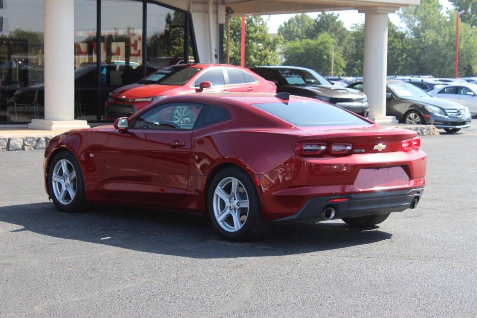 2019 Red Chevrolet Camaro 1LT Coupe 8A (1G1FB1RS0K0) with an 3.6L V6 DOHC 24V engine, 8A transmission, located at 4301 NW 39th , Oklahoma City, OK, 73112, (405) 949-5600, 35.512135, -97.598671 - NO DRIVERS LICENCE NO-FULL COVERAGE INSURANCE-NO CREDIT CHECK. COME ON OVER TO SUPERSPORTS AND TAKE A LOOK AND TEST DRIVE. PLEASE GIVE US A CALL AT (405) 949-5600. NO LICENSIA DE MANEJAR- NO SEGURO DE COBERTURA TOTAL- NO VERIFICACCION DE CREDITO. POR FAVOR VENGAN A SUPERSPORTS, ECHE UN - Photo#5