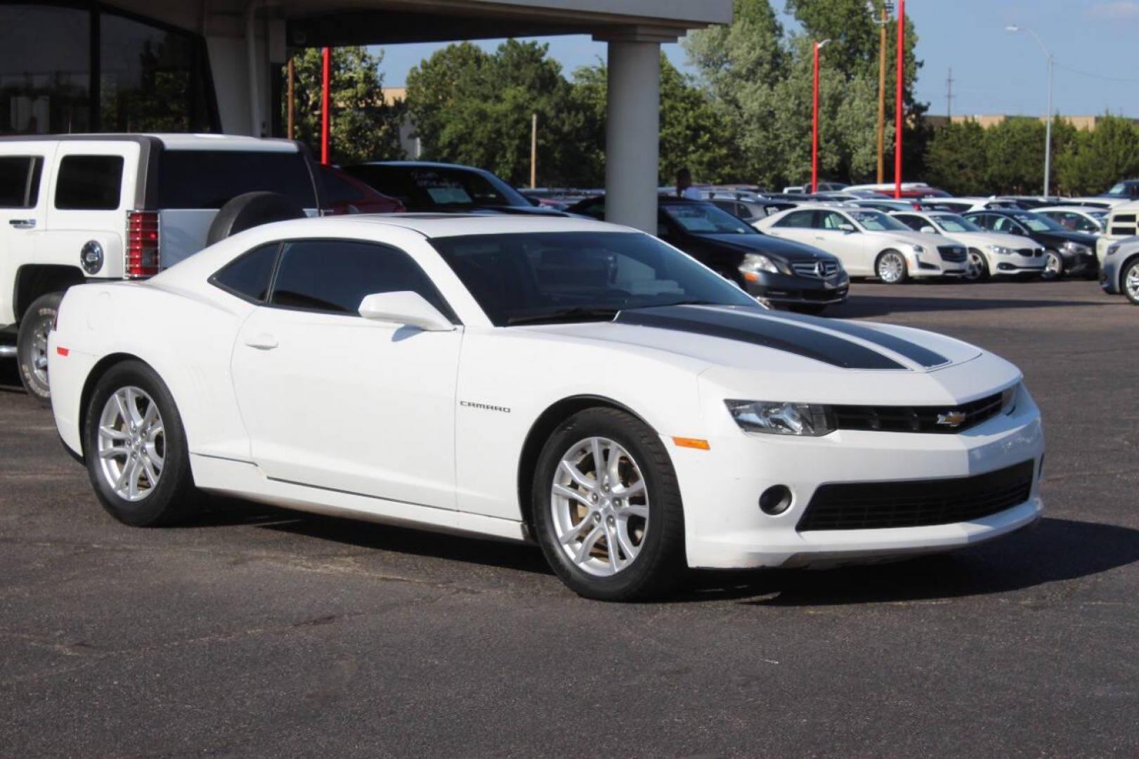 2015 White Chevrolet Camaro 1LT Coupe (2G1FD1E3XF9) with an 3.6L V6 DOHC 24V FFV engine, 6-Speed Automatic transmission, located at 4301 NW 39th , Oklahoma City, OK, 73112, (405) 949-5600, 35.512135, -97.598671 - NO DRIVERS LICENCE NO-FULL COVERAGE INSURANCE-NO CREDIT CHECK. COME ON OVER TO SUPERSPORTS AND TAKE A LOOK AND TEST DRIVE. PLEASE GIVE US A CALL AT (405) 949-5600. NO LICENSIA DE MANEJAR- NO SEGURO DE COBERTURA TOTAL- NO VERIFICACCION DE CREDITO. POR FAVOR VENGAN A SUPERSPORTS, ECHE UN - Photo#0