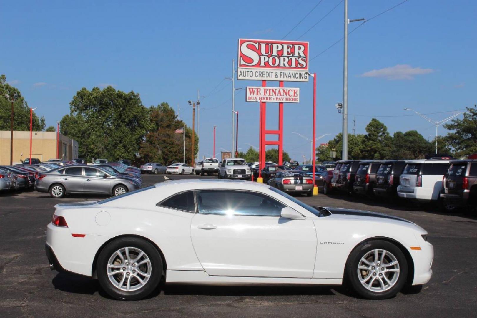 2015 White Chevrolet Camaro 1LT Coupe (2G1FD1E3XF9) with an 3.6L V6 DOHC 24V FFV engine, 6-Speed Automatic transmission, located at 4301 NW 39th , Oklahoma City, OK, 73112, (405) 949-5600, 35.512135, -97.598671 - NO DRIVERS LICENCE NO-FULL COVERAGE INSURANCE-NO CREDIT CHECK. COME ON OVER TO SUPERSPORTS AND TAKE A LOOK AND TEST DRIVE. PLEASE GIVE US A CALL AT (405) 949-5600. NO LICENSIA DE MANEJAR- NO SEGURO DE COBERTURA TOTAL- NO VERIFICACCION DE CREDITO. POR FAVOR VENGAN A SUPERSPORTS, ECHE UN - Photo#3