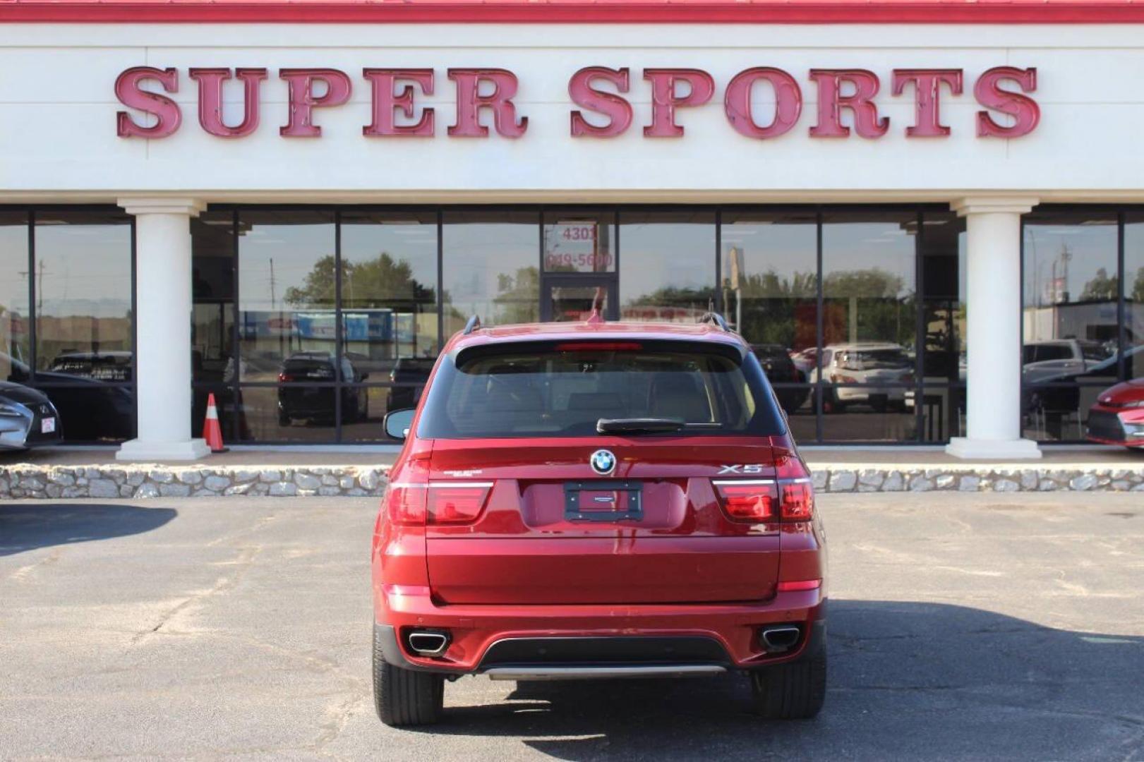 2013 Burgundy BMW X5 xDrive50i (5UXZV8C53DL) with an 4.8L V8 DOHC 32V engine, 6-Speed Automatic transmission, located at 4301 NW 39th , Oklahoma City, OK, 73112, (405) 949-5600, 35.512135, -97.598671 - NO DRIVERS LICENCE NO-FULL COVERAGE INSURANCE-NO CREDIT CHECK. COME ON OVER TO SUPERSPORTS AND TAKE A LOOK AND TEST DRIVE. PLEASE GIVE US A CALL AT (405) 949-5600. NO LICENSIA DE MANEJAR- NO SEGURO DE COBERTURA TOTAL- NO VERIFICACCION DE CREDITO. POR FAVOR VENGAN A SUPERSPORTS, ECHE UN - Photo#4