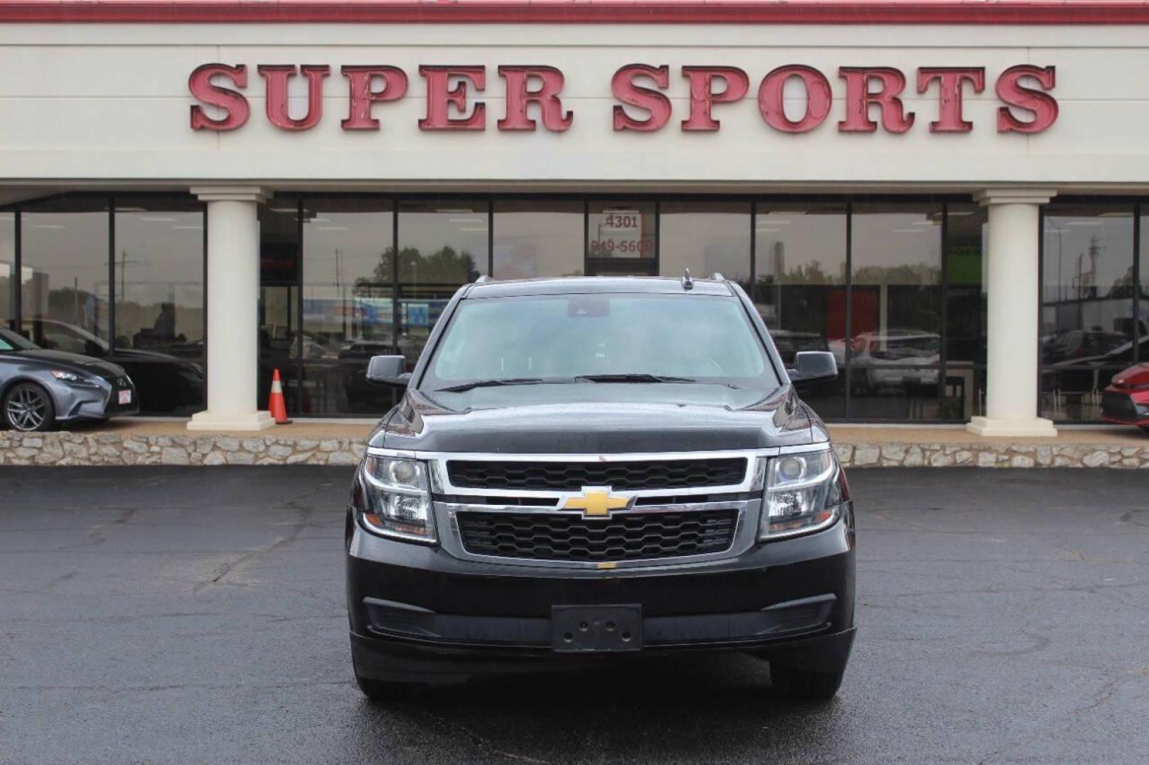 2019 Black Chevrolet Tahoe LT 4WD (1GNSKBKC3KR) with an 5.3L V8 OHV 16V engine, 6A transmission, located at 4301 NW 39th , Oklahoma City, OK, 73112, (405) 949-5600, 35.512135, -97.598671 - NO DRIVERS LICENCE NO-FULL COVERAGE INSURANCE-NO CREDIT CHECK. COME ON OVER TO SUPERSPORTS AND TAKE A LOOK AND TEST DRIVE. PLEASE GIVE US A CALL AT (405) 949-5600. NO LICENSIA DE MANEJAR- NO SEGURO DE COBERTURA TOTAL- NO VERIFICACCION DE CREDITO. POR FAVOR VENGAN A SUPERSPORTS, ECHE UN - Photo#2