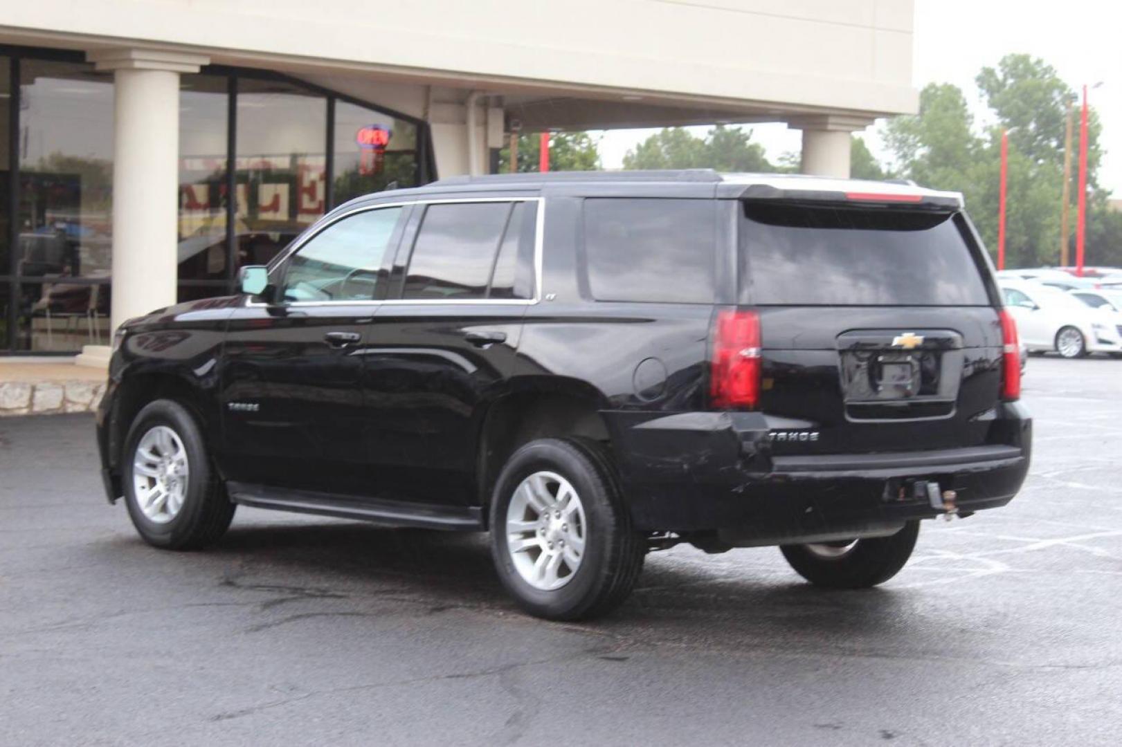 2019 Black Chevrolet Tahoe LT 4WD (1GNSKBKC3KR) with an 5.3L V8 OHV 16V engine, 6A transmission, located at 4301 NW 39th , Oklahoma City, OK, 73112, (405) 949-5600, 35.512135, -97.598671 - NO DRIVERS LICENCE NO-FULL COVERAGE INSURANCE-NO CREDIT CHECK. COME ON OVER TO SUPERSPORTS AND TAKE A LOOK AND TEST DRIVE. PLEASE GIVE US A CALL AT (405) 949-5600. NO LICENSIA DE MANEJAR- NO SEGURO DE COBERTURA TOTAL- NO VERIFICACCION DE CREDITO. POR FAVOR VENGAN A SUPERSPORTS, ECHE UN - Photo#5