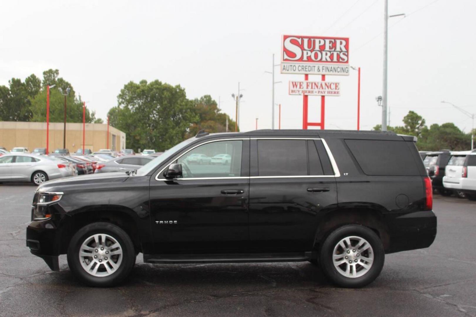 2019 Black Chevrolet Tahoe LT 4WD (1GNSKBKC3KR) with an 5.3L V8 OHV 16V engine, 6A transmission, located at 4301 NW 39th , Oklahoma City, OK, 73112, (405) 949-5600, 35.512135, -97.598671 - NO DRIVERS LICENCE NO-FULL COVERAGE INSURANCE-NO CREDIT CHECK. COME ON OVER TO SUPERSPORTS AND TAKE A LOOK AND TEST DRIVE. PLEASE GIVE US A CALL AT (405) 949-5600. NO LICENSIA DE MANEJAR- NO SEGURO DE COBERTURA TOTAL- NO VERIFICACCION DE CREDITO. POR FAVOR VENGAN A SUPERSPORTS, ECHE UN - Photo#6