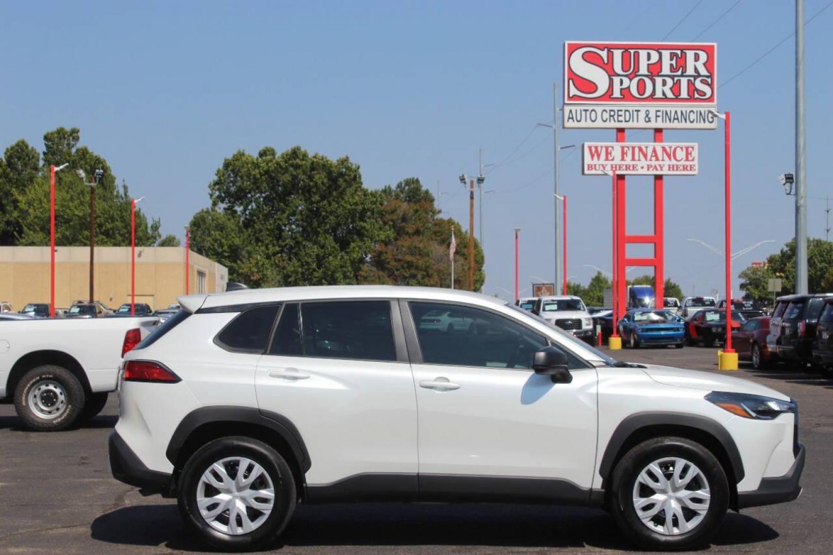 2023 White Toyota Corolla Cross L AWD (7MUAAAAG1PV) with an 2.0L L4 DOHC 16V engine, CVT transmission, located at 4301 NW 39th , Oklahoma City, OK, 73112, (405) 949-5600, 35.512135, -97.598671 - NO DRIVERS LICENCE NO-FULL COVERAGE INSURANCE-NO CREDIT CHECK. COME ON OVER TO SUPERSPORTS AND TAKE A LOOK AND TEST DRIVE. PLEASE GIVE US A CALL AT (405) 949-5600. NO LICENSIA DE MANEJAR- NO SEGURO DE COBERTURA TOTAL- NO VERIFICACCION DE CREDITO. POR FAVOR VENGAN A SUPERSPORTS, ECHE UN - Photo#3