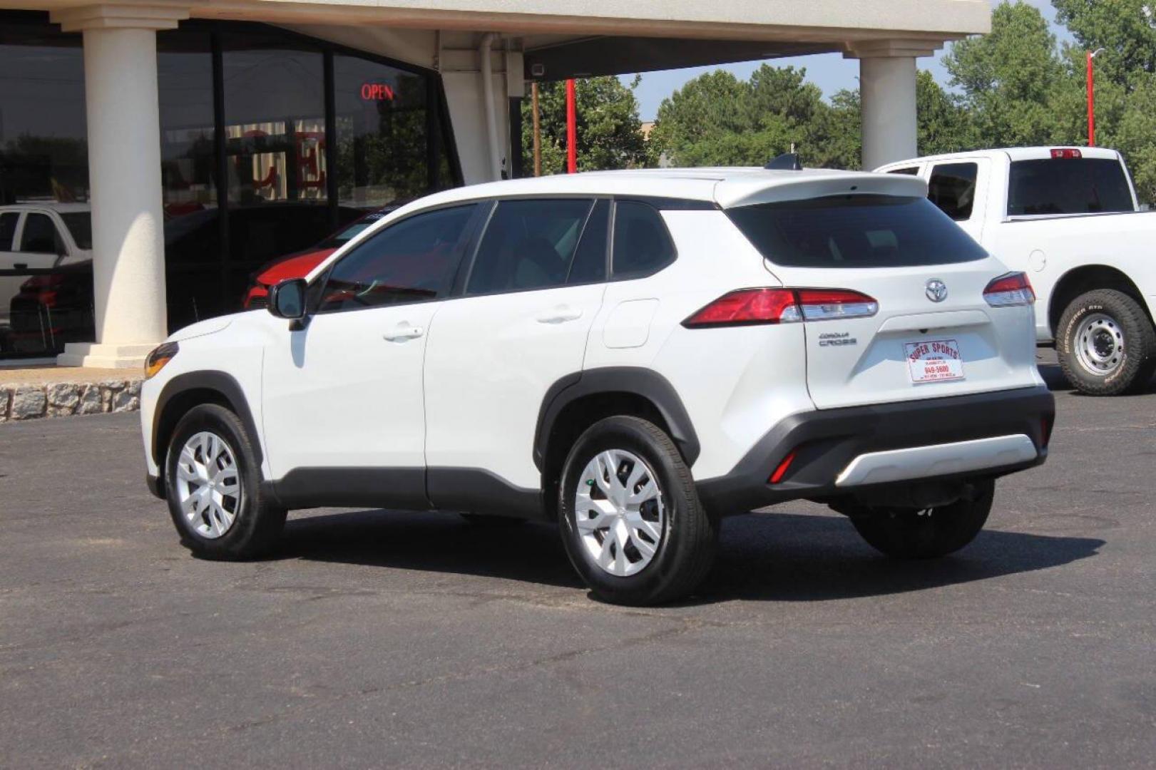 2023 White Toyota Corolla Cross L AWD (7MUAAAAG1PV) with an 2.0L L4 DOHC 16V engine, CVT transmission, located at 4301 NW 39th , Oklahoma City, OK, 73112, (405) 949-5600, 35.512135, -97.598671 - NO DRIVERS LICENCE NO-FULL COVERAGE INSURANCE-NO CREDIT CHECK. COME ON OVER TO SUPERSPORTS AND TAKE A LOOK AND TEST DRIVE. PLEASE GIVE US A CALL AT (405) 949-5600. NO LICENSIA DE MANEJAR- NO SEGURO DE COBERTURA TOTAL- NO VERIFICACCION DE CREDITO. POR FAVOR VENGAN A SUPERSPORTS, ECHE UN - Photo#5