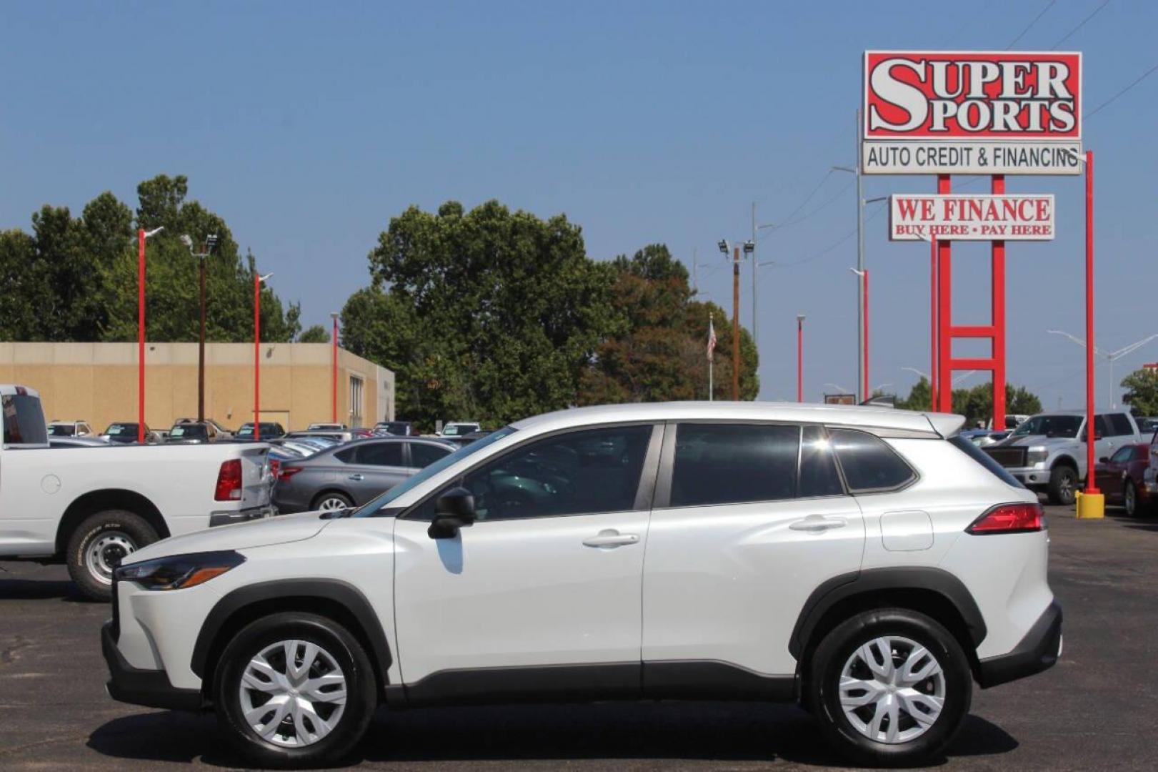 2023 White Toyota Corolla Cross L AWD (7MUAAAAG1PV) with an 2.0L L4 DOHC 16V engine, CVT transmission, located at 4301 NW 39th , Oklahoma City, OK, 73112, (405) 949-5600, 35.512135, -97.598671 - NO DRIVERS LICENCE NO-FULL COVERAGE INSURANCE-NO CREDIT CHECK. COME ON OVER TO SUPERSPORTS AND TAKE A LOOK AND TEST DRIVE. PLEASE GIVE US A CALL AT (405) 949-5600. NO LICENSIA DE MANEJAR- NO SEGURO DE COBERTURA TOTAL- NO VERIFICACCION DE CREDITO. POR FAVOR VENGAN A SUPERSPORTS, ECHE UN - Photo#6