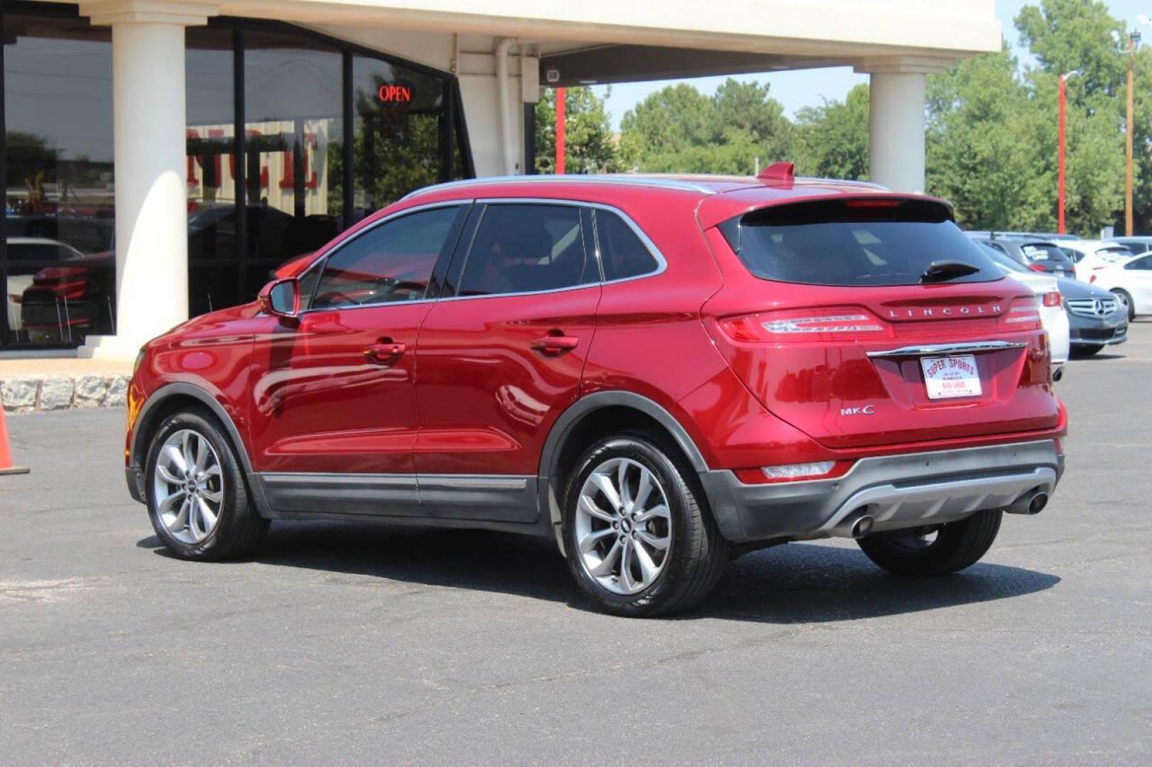 2019 Burgundy Lincoln MKC Select FWD (5LMCJ2C94KU) with an 2.0L L4 DOHC 16V engine, 6A transmission, located at 4301 NW 39th , Oklahoma City, OK, 73112, (405) 949-5600, 35.512135, -97.598671 - NO DRIVERS LICENCE NO-FULL COVERAGE INSURANCE-NO CREDIT CHECK. COME ON OVER TO SUPERSPORTS AND TAKE A LOOK AND TEST DRIVE. PLEASE GIVE US A CALL AT (405) 949-5600. NO LICENSIA DE MANEJAR- NO SEGURO DE COBERTURA TOTAL- NO VERIFICACCION DE CREDITO. POR FAVOR VENGAN A SUPERSPORTS, ECHE UN - Photo#5