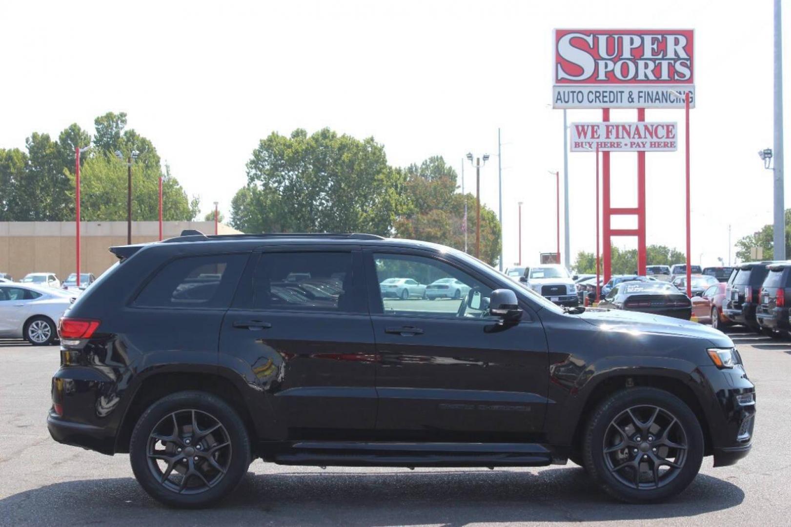 2019 Black Jeep Grand Cherokee Limited 4WD (1C4RJFBG1KC) with an 3.6L V6 DOHC 24V engine, 8A transmission, located at 4301 NW 39th , Oklahoma City, OK, 73112, (405) 949-5600, 35.512135, -97.598671 - NO DRIVERS LICENCE NO-FULL COVERAGE INSURANCE-NO CREDIT CHECK. COME ON OVER TO SUPERSPORTS AND TAKE A LOOK AND TEST DRIVE. PLEASE GIVE US A CALL AT (405) 949-5600. NO LICENSIA DE MANEJAR- NO SEGURO DE COBERTURA TOTAL- NO VERIFICACCION DE CREDITO. POR FAVOR VENGAN A SUPERSPORTS, ECHE UN - Photo#3