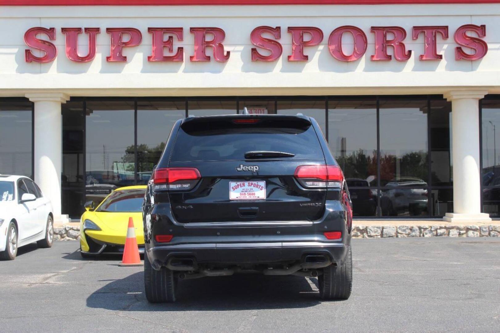 2019 Black Jeep Grand Cherokee Limited 4WD (1C4RJFBG1KC) with an 3.6L V6 DOHC 24V engine, 8A transmission, located at 4301 NW 39th , Oklahoma City, OK, 73112, (405) 949-5600, 35.512135, -97.598671 - NO DRIVERS LICENCE NO-FULL COVERAGE INSURANCE-NO CREDIT CHECK. COME ON OVER TO SUPERSPORTS AND TAKE A LOOK AND TEST DRIVE. PLEASE GIVE US A CALL AT (405) 949-5600. NO LICENSIA DE MANEJAR- NO SEGURO DE COBERTURA TOTAL- NO VERIFICACCION DE CREDITO. POR FAVOR VENGAN A SUPERSPORTS, ECHE UN - Photo#4