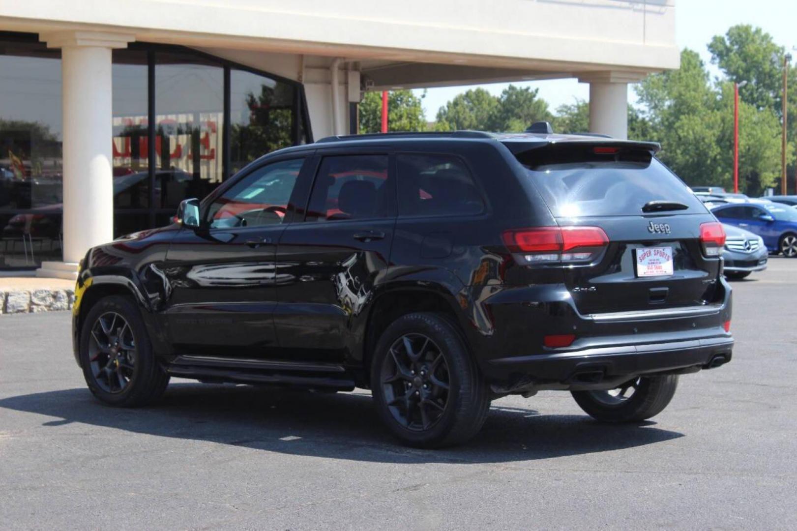 2019 Black Jeep Grand Cherokee Limited 4WD (1C4RJFBG1KC) with an 3.6L V6 DOHC 24V engine, 8A transmission, located at 4301 NW 39th , Oklahoma City, OK, 73112, (405) 949-5600, 35.512135, -97.598671 - NO DRIVERS LICENCE NO-FULL COVERAGE INSURANCE-NO CREDIT CHECK. COME ON OVER TO SUPERSPORTS AND TAKE A LOOK AND TEST DRIVE. PLEASE GIVE US A CALL AT (405) 949-5600. NO LICENSIA DE MANEJAR- NO SEGURO DE COBERTURA TOTAL- NO VERIFICACCION DE CREDITO. POR FAVOR VENGAN A SUPERSPORTS, ECHE UN - Photo#5