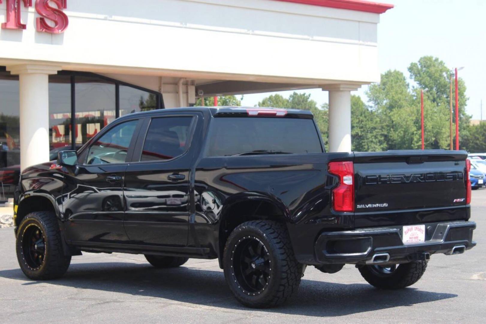 2020 Black Chevrolet Silverado 1500 RST Crew Cab 4WD (3GCUYEED5LG) with an 5.3L V8 OHV 16V engine, 6A transmission, located at 4301 NW 39th , Oklahoma City, OK, 73112, (405) 949-5600, 35.512135, -97.598671 - NO DRIVERS LICENCE NO-FULL COVERAGE INSURANCE-NO CREDIT CHECK. COME ON OVER TO SUPERSPORTS AND TAKE A LOOK AND TEST DRIVE. PLEASE GIVE US A CALL AT (405) 949-5600. NO LICENSIA DE MANEJAR- NO SEGURO DE COBERTURA TOTAL- NO VERIFICACCION DE CREDITO. POR FAVOR VENGAN A SUPERSPORTS, ECHE UN - Photo#5