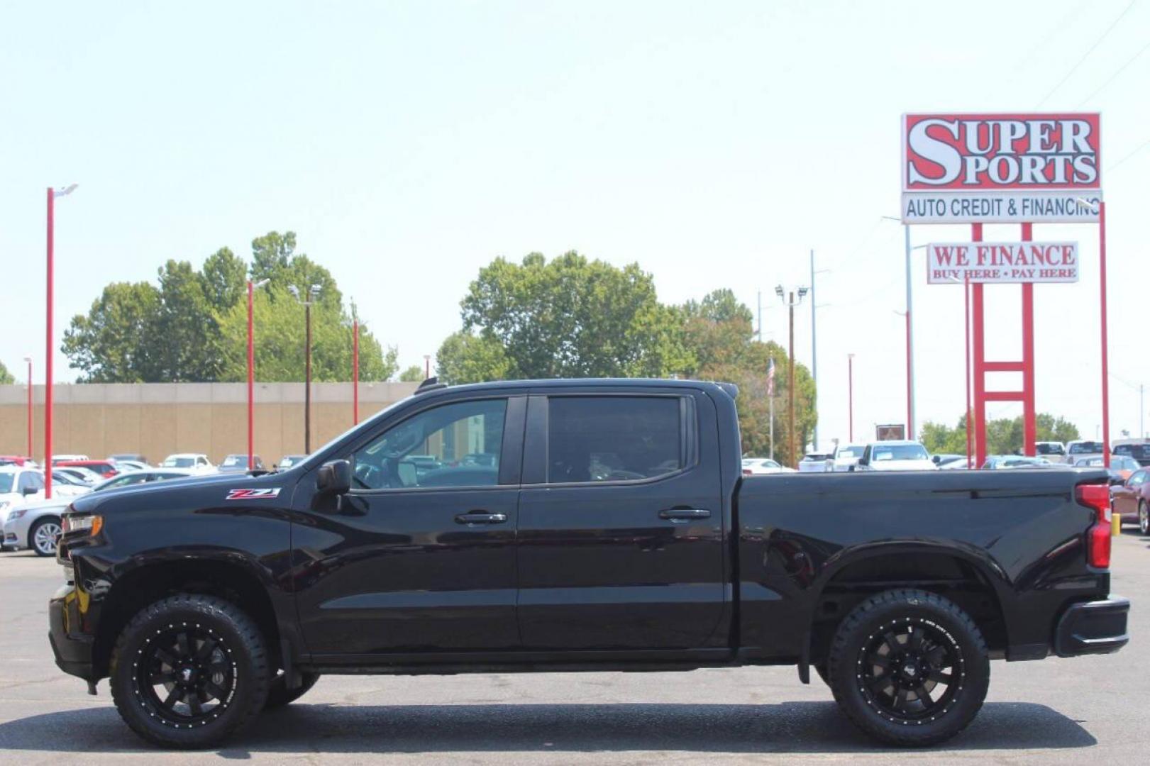 2020 Black Chevrolet Silverado 1500 RST Crew Cab 4WD (3GCUYEED5LG) with an 5.3L V8 OHV 16V engine, 6A transmission, located at 4301 NW 39th , Oklahoma City, OK, 73112, (405) 949-5600, 35.512135, -97.598671 - NO DRIVERS LICENCE NO-FULL COVERAGE INSURANCE-NO CREDIT CHECK. COME ON OVER TO SUPERSPORTS AND TAKE A LOOK AND TEST DRIVE. PLEASE GIVE US A CALL AT (405) 949-5600. NO LICENSIA DE MANEJAR- NO SEGURO DE COBERTURA TOTAL- NO VERIFICACCION DE CREDITO. POR FAVOR VENGAN A SUPERSPORTS, ECHE UN - Photo#6