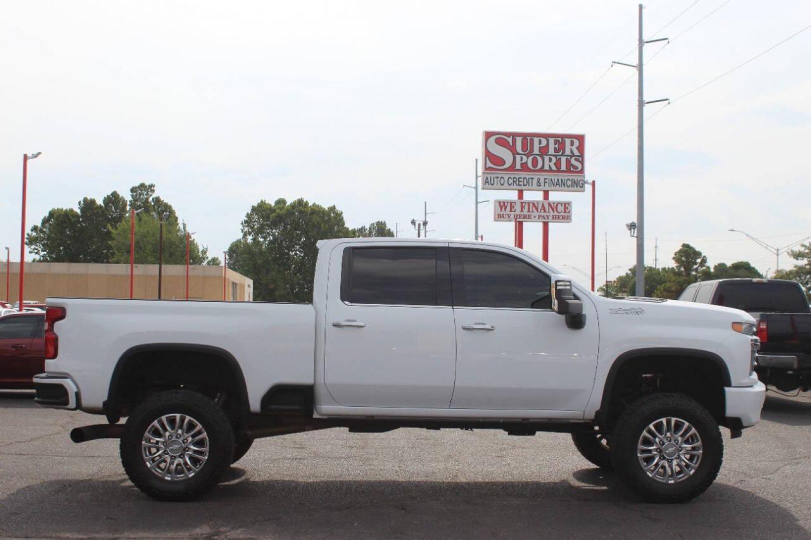 2020 White Chevrolet Silverado 2500HD (1GC4YREY5LF) with an 6.6L V8 Turbocharger 6.6L V8 engine, Automatic 10-Speed transmission, located at 4301 NW 39th , Oklahoma City, OK, 73112, (405) 949-5600, 35.512135, -97.598671 - NO DRIVERS LICENCE NO-FULL COVERAGE INSURANCE-NO CREDIT CHECK. COME ON OVER TO SUPERSPORTS AND TAKE A LOOK AND TEST DRIVE. PLEASE GIVE US A CALL AT (405) 949-5600. NO LICENSIA DE MANEJAR- NO SEGURO DE COBERTURA TOTAL- NO VERIFICACCION DE CREDITO. POR FAVOR VENGAN A SUPERSPORTS, ECHE UN - Photo#3