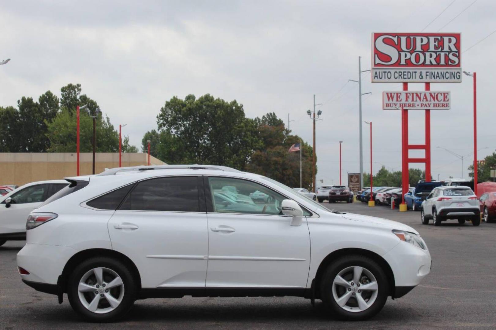 2012 White Lexus RX 350 AWD (2T2BK1BA9CC) with an 3.5L V6 DOHC 24V engine, 5-Speed Automatic transmission, located at 4301 NW 39th , Oklahoma City, OK, 73112, (405) 949-5600, 35.512135, -97.598671 - NO DRIVERS LICENCE NO-FULL COVERAGE INSURANCE-NO CREDIT CHECK. COME ON OVER TO SUPERSPORTS AND TAKE A LOOK AND TEST DRIVE. PLEASE GIVE US A CALL AT (405) 949-5600. NO LICENSIA DE MANEJAR- NO SEGURO DE COBERTURA TOTAL- NO VERIFICACCION DE CREDITO. POR FAVOR VENGAN A SUPERSPORTS, ECHE UN - Photo#3