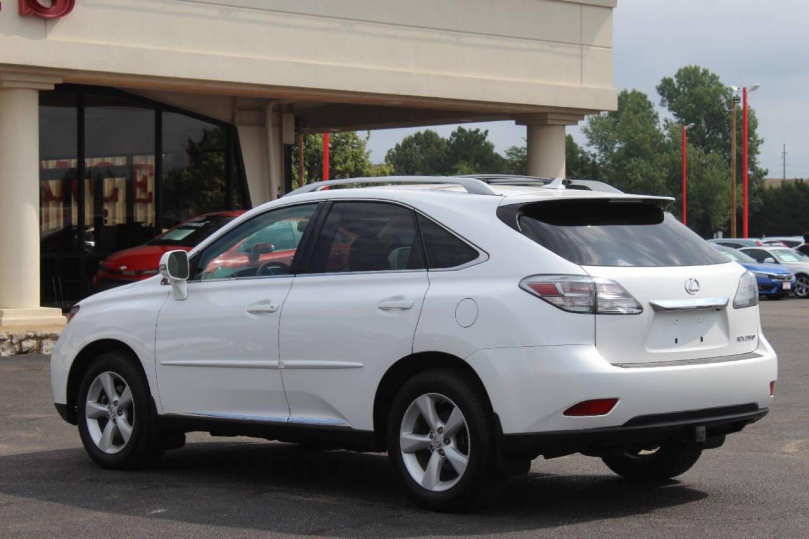 2012 White Lexus RX 350 AWD (2T2BK1BA9CC) with an 3.5L V6 DOHC 24V engine, 5-Speed Automatic transmission, located at 4301 NW 39th , Oklahoma City, OK, 73112, (405) 949-5600, 35.512135, -97.598671 - NO DRIVERS LICENCE NO-FULL COVERAGE INSURANCE-NO CREDIT CHECK. COME ON OVER TO SUPERSPORTS AND TAKE A LOOK AND TEST DRIVE. PLEASE GIVE US A CALL AT (405) 949-5600. NO LICENSIA DE MANEJAR- NO SEGURO DE COBERTURA TOTAL- NO VERIFICACCION DE CREDITO. POR FAVOR VENGAN A SUPERSPORTS, ECHE UN - Photo#5