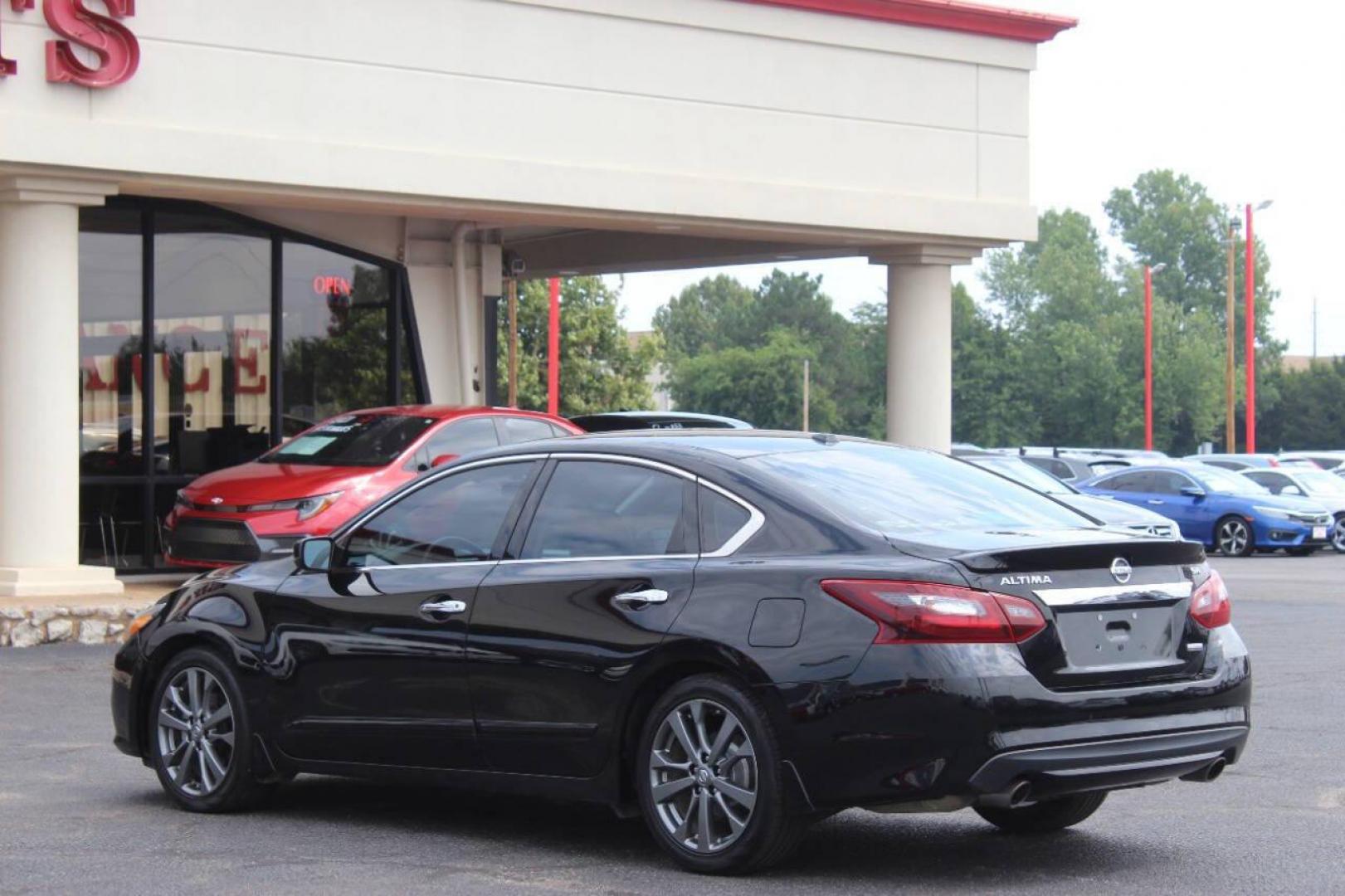 2018 Black Nissan Altima 2.5 (1N4AL3AP0JC) with an 2.5L L4 DOHC 16V engine, CVT transmission, located at 4301 NW 39th , Oklahoma City, OK, 73112, (405) 949-5600, 35.512135, -97.598671 - NO DRIVERS LICENCE NO-FULL COVERAGE INSURANCE-NO CREDIT CHECK. COME ON OVER TO SUPERSPORTS AND TAKE A LOOK AND TEST DRIVE. PLEASE GIVE US A CALL AT (405) 949-5600. NO LICENSIA DE MANEJAR- NO SEGURO DE COBERTURA TOTAL- NO VERIFICACCION DE CREDITO. POR FAVOR VENGAN A SUPERSPORTS, ECHE UN - Photo#5