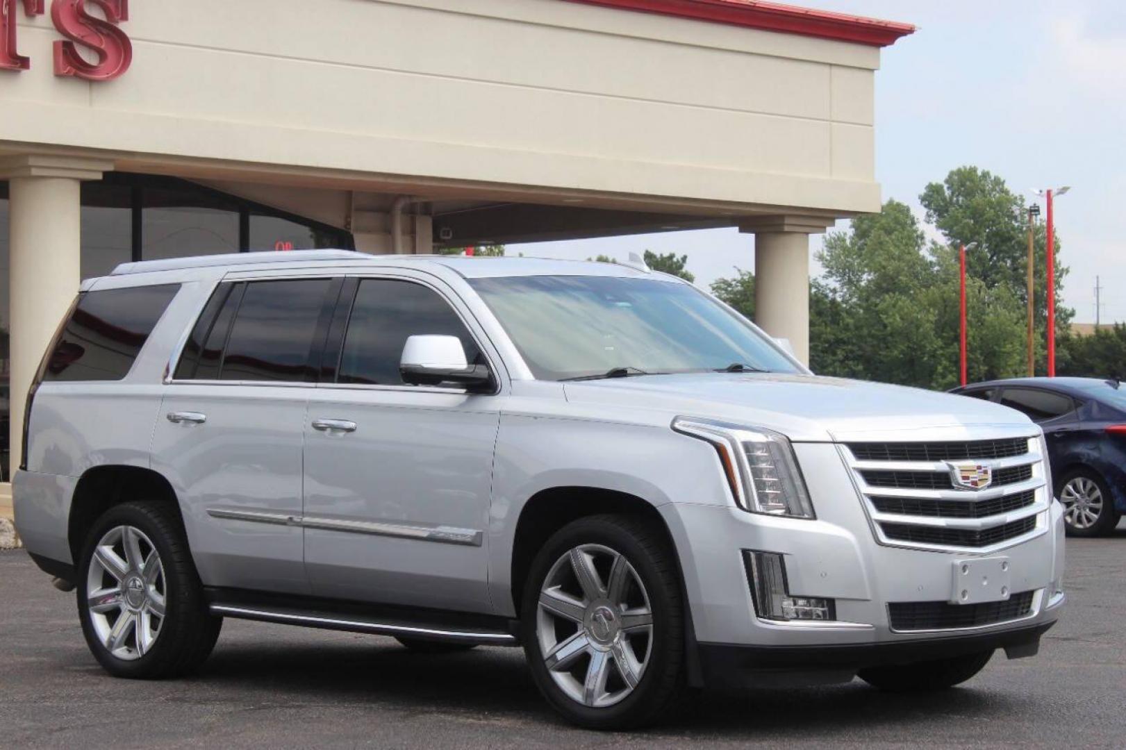 2016 Gray Cadillac Escalade Luxury 2WD (1GYS3BKJ0GR) with an 6.2L V8 OHV 16V FFV engine, 6A transmission, located at 4301 NW 39th , Oklahoma City, OK, 73112, (405) 949-5600, 35.512135, -97.598671 - NO DRIVERS LICENCE NO-FULL COVERAGE INSURANCE-NO CREDIT CHECK. COME ON OVER TO SUPERSPORTS AND TAKE A LOOK AND TEST DRIVE. PLEASE GIVE US A CALL AT (405) 949-5600. NO LICENSIA DE MANEJAR- NO SEGURO DE COBERTURA TOTAL- NO VERIFICACCION DE CREDITO. POR FAVOR VENGAN A SUPERSPORTS, ECHE UN - Photo#0