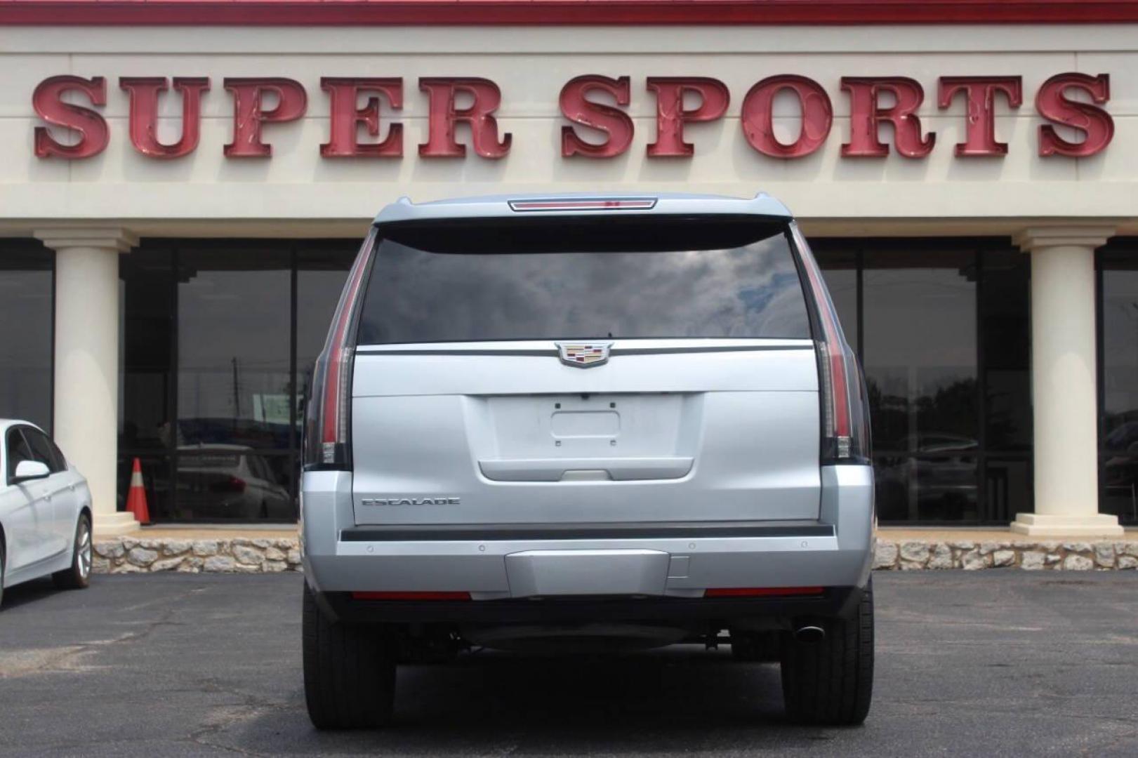 2016 Gray Cadillac Escalade Luxury 2WD (1GYS3BKJ0GR) with an 6.2L V8 OHV 16V FFV engine, 6A transmission, located at 4301 NW 39th , Oklahoma City, OK, 73112, (405) 949-5600, 35.512135, -97.598671 - NO DRIVERS LICENCE NO-FULL COVERAGE INSURANCE-NO CREDIT CHECK. COME ON OVER TO SUPERSPORTS AND TAKE A LOOK AND TEST DRIVE. PLEASE GIVE US A CALL AT (405) 949-5600. NO LICENSIA DE MANEJAR- NO SEGURO DE COBERTURA TOTAL- NO VERIFICACCION DE CREDITO. POR FAVOR VENGAN A SUPERSPORTS, ECHE UN - Photo#4