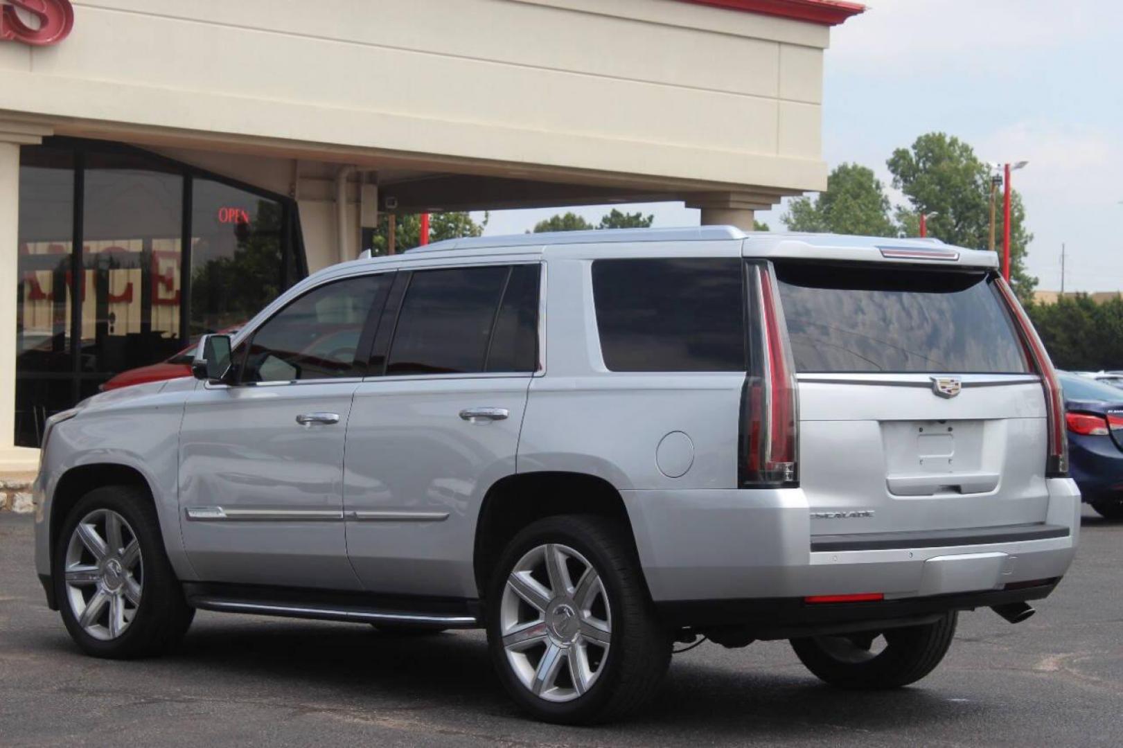 2016 Gray Cadillac Escalade Luxury 2WD (1GYS3BKJ0GR) with an 6.2L V8 OHV 16V FFV engine, 6A transmission, located at 4301 NW 39th , Oklahoma City, OK, 73112, (405) 949-5600, 35.512135, -97.598671 - NO DRIVERS LICENCE NO-FULL COVERAGE INSURANCE-NO CREDIT CHECK. COME ON OVER TO SUPERSPORTS AND TAKE A LOOK AND TEST DRIVE. PLEASE GIVE US A CALL AT (405) 949-5600. NO LICENSIA DE MANEJAR- NO SEGURO DE COBERTURA TOTAL- NO VERIFICACCION DE CREDITO. POR FAVOR VENGAN A SUPERSPORTS, ECHE UN - Photo#5