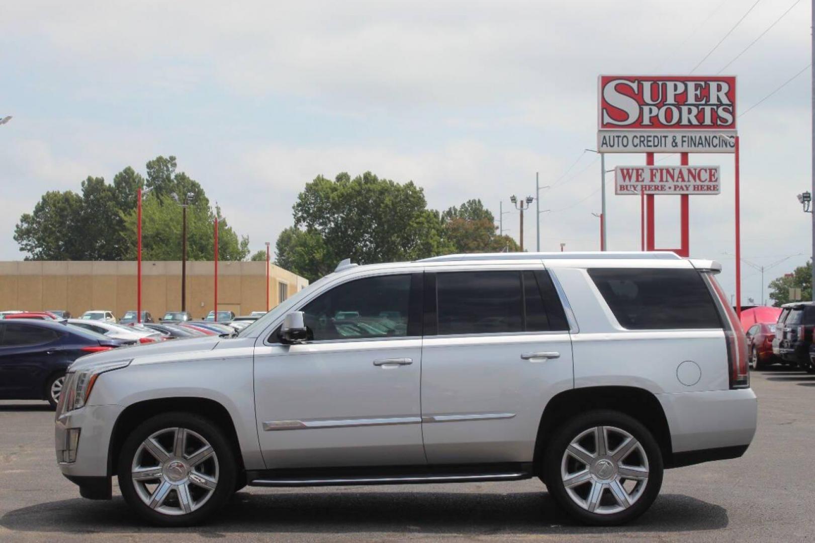 2016 Gray Cadillac Escalade Luxury 2WD (1GYS3BKJ0GR) with an 6.2L V8 OHV 16V FFV engine, 6A transmission, located at 4301 NW 39th , Oklahoma City, OK, 73112, (405) 949-5600, 35.512135, -97.598671 - NO DRIVERS LICENCE NO-FULL COVERAGE INSURANCE-NO CREDIT CHECK. COME ON OVER TO SUPERSPORTS AND TAKE A LOOK AND TEST DRIVE. PLEASE GIVE US A CALL AT (405) 949-5600. NO LICENSIA DE MANEJAR- NO SEGURO DE COBERTURA TOTAL- NO VERIFICACCION DE CREDITO. POR FAVOR VENGAN A SUPERSPORTS, ECHE UN - Photo#6