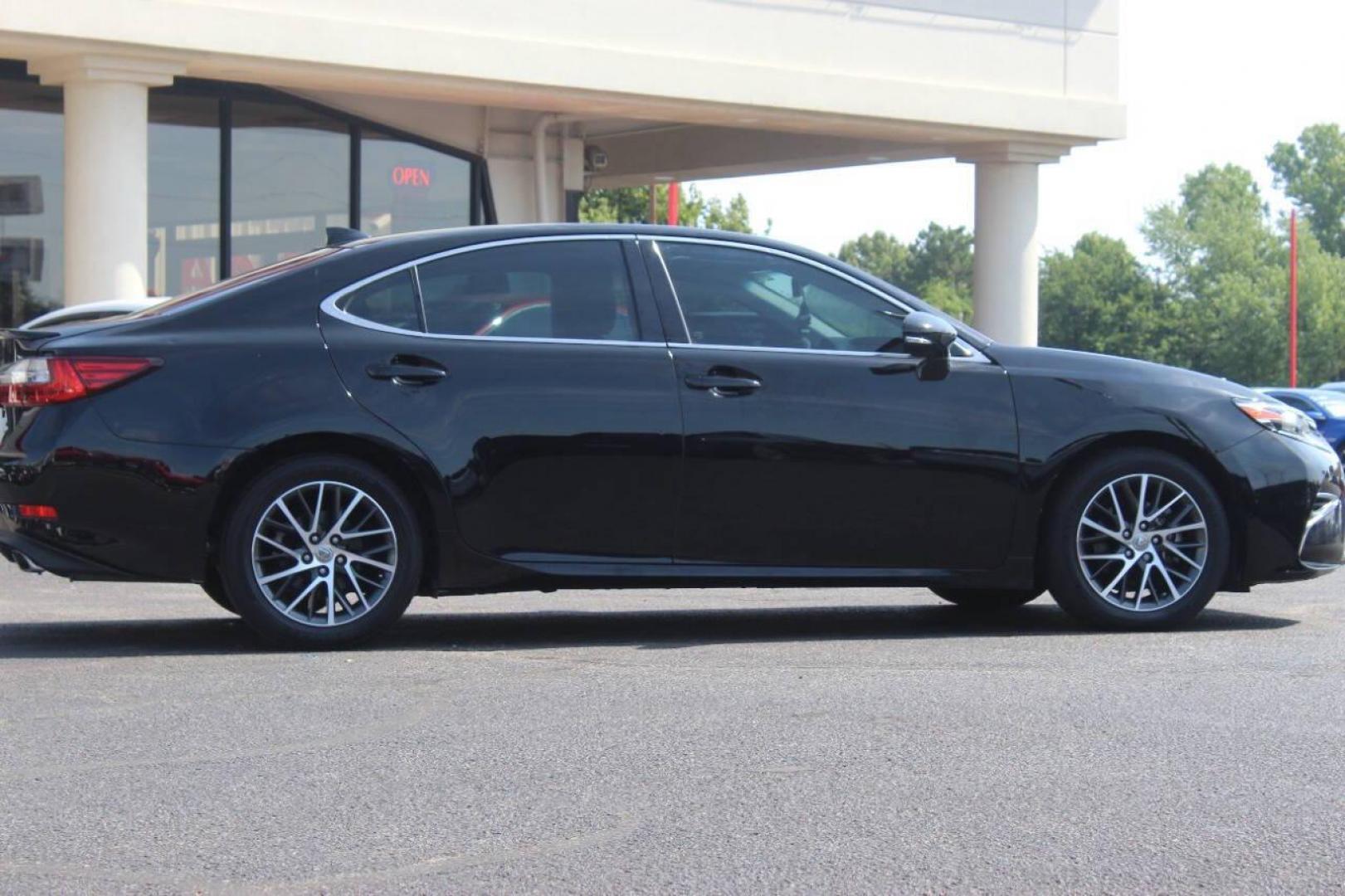 2017 Black Lexus ES 350 Sedan (58ABK1GG9HU) with an 3.5L V6 DOHC 24V engine, 6A transmission, located at 4301 NW 39th , Oklahoma City, OK, 73112, (405) 949-5600, 35.512135, -97.598671 - NO DRIVERS LICENCE NO-FULL COVERAGE INSURANCE-NO CREDIT CHECK. COME ON OVER TO SUPERSPORTS AND TAKE A LOOK AND TEST DRIVE. PLEASE GIVE US A CALL AT (405) 949-5600. NO LICENSIA DE MANEJAR- NO SEGURO DE COBERTURA TOTAL- NO VERIFICACCION DE CREDITO. POR FAVOR VENGAN A SUPERSPORTS, ECHE UN - Photo#2