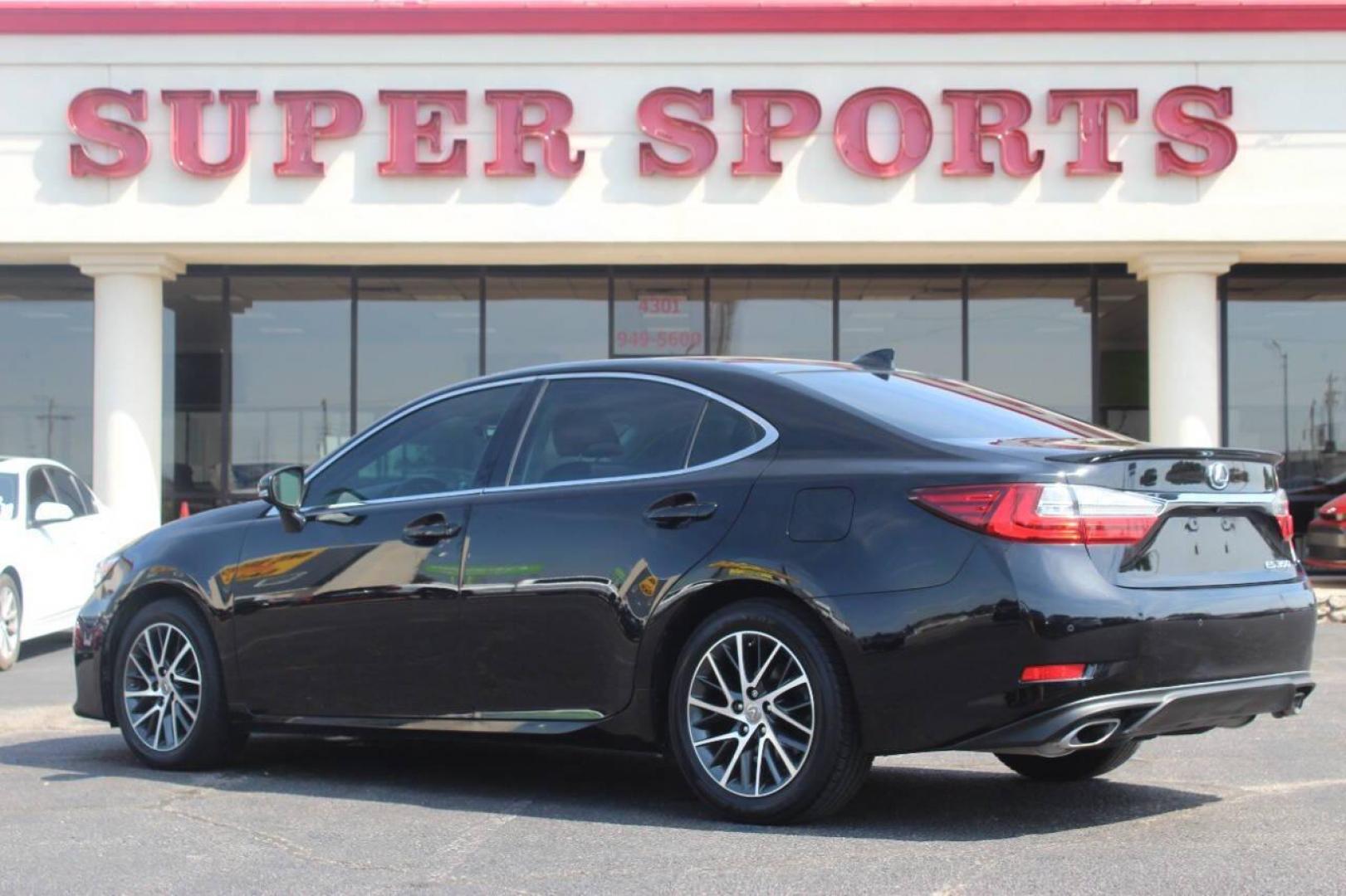 2017 Black Lexus ES 350 Sedan (58ABK1GG9HU) with an 3.5L V6 DOHC 24V engine, 6A transmission, located at 4301 NW 39th , Oklahoma City, OK, 73112, (405) 949-5600, 35.512135, -97.598671 - NO DRIVERS LICENCE NO-FULL COVERAGE INSURANCE-NO CREDIT CHECK. COME ON OVER TO SUPERSPORTS AND TAKE A LOOK AND TEST DRIVE. PLEASE GIVE US A CALL AT (405) 949-5600. NO LICENSIA DE MANEJAR- NO SEGURO DE COBERTURA TOTAL- NO VERIFICACCION DE CREDITO. POR FAVOR VENGAN A SUPERSPORTS, ECHE UN - Photo#4