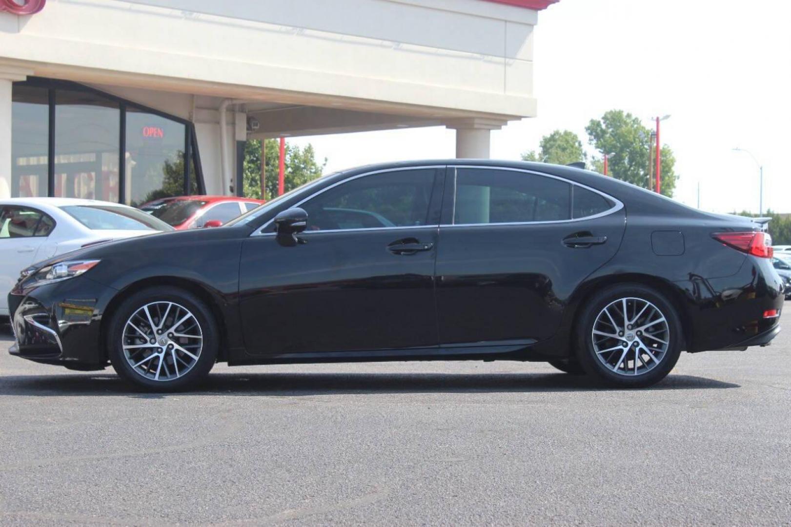 2017 Black Lexus ES 350 Sedan (58ABK1GG9HU) with an 3.5L V6 DOHC 24V engine, 6A transmission, located at 4301 NW 39th , Oklahoma City, OK, 73112, (405) 949-5600, 35.512135, -97.598671 - NO DRIVERS LICENCE NO-FULL COVERAGE INSURANCE-NO CREDIT CHECK. COME ON OVER TO SUPERSPORTS AND TAKE A LOOK AND TEST DRIVE. PLEASE GIVE US A CALL AT (405) 949-5600. NO LICENSIA DE MANEJAR- NO SEGURO DE COBERTURA TOTAL- NO VERIFICACCION DE CREDITO. POR FAVOR VENGAN A SUPERSPORTS, ECHE UN - Photo#5