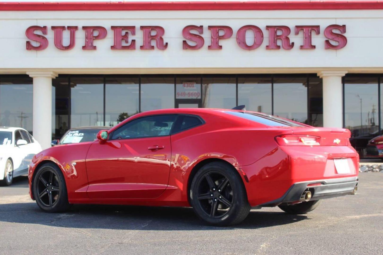 2018 Red Chevrolet Camaro 1LT Coupe (1G1FB1RX0J0) with an 2.0L L4 DOHC 16V TURBO engine, 6A transmission, located at 4301 NW 39th , Oklahoma City, OK, 73112, (405) 949-5600, 35.512135, -97.598671 - NO DRIVERS LICENCE NO-FULL COVERAGE INSURANCE-NO CREDIT CHECK. COME ON OVER TO SUPERSPORTS AND TAKE A LOOK AND TEST DRIVE. PLEASE GIVE US A CALL AT (405) 949-5600. NO LICENSIA DE MANEJAR- NO SEGURO DE COBERTURA TOTAL- NO VERIFICACCION DE CREDITO. POR FAVOR VENGAN A SUPERSPORTS, ECHE UN - Photo#4