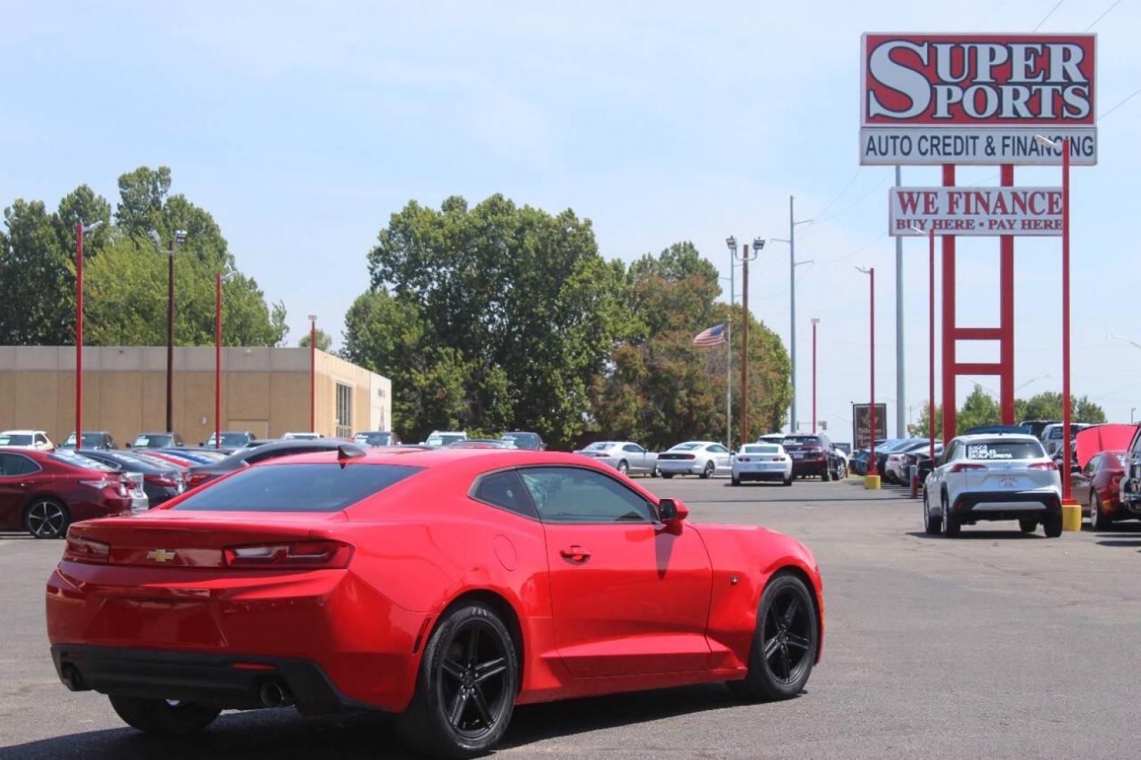 2018 Red Chevrolet Camaro 1LT Coupe (1G1FB1RX0J0) with an 2.0L L4 DOHC 16V TURBO engine, 6A transmission, located at 4301 NW 39th , Oklahoma City, OK, 73112, (405) 949-5600, 35.512135, -97.598671 - NO DRIVERS LICENCE NO-FULL COVERAGE INSURANCE-NO CREDIT CHECK. COME ON OVER TO SUPERSPORTS AND TAKE A LOOK AND TEST DRIVE. PLEASE GIVE US A CALL AT (405) 949-5600. NO LICENSIA DE MANEJAR- NO SEGURO DE COBERTURA TOTAL- NO VERIFICACCION DE CREDITO. POR FAVOR VENGAN A SUPERSPORTS, ECHE UN - Photo#3