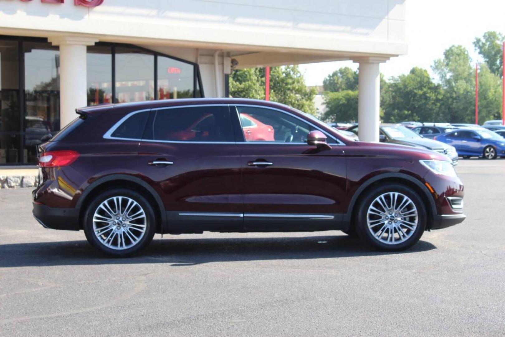 2018 Burgundy Lincoln MKX Reserve (2LMPJ6LP2JB) with an 2.7L V6 DOHC 24V engine, 6A transmission, located at 4301 NW 39th , Oklahoma City, OK, 73112, (405) 949-5600, 35.512135, -97.598671 - NO DRIVERS LICENCE NO-FULL COVERAGE INSURANCE-NO CREDIT CHECK. COME ON OVER TO SUPERSPORTS AND TAKE A LOOK AND TEST DRIVE. PLEASE GIVE US A CALL AT (405) 949-5600. NO LICENSIA DE MANEJAR- NO SEGURO DE COBERTURA TOTAL- NO VERIFICACCION DE CREDITO. POR FAVOR VENGAN A SUPERSPORTS, ECHE UN - Photo#2