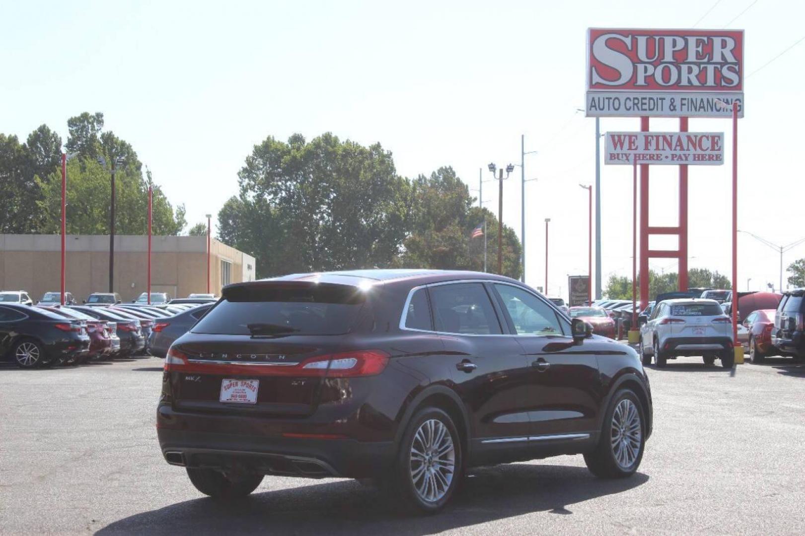 2018 Burgundy Lincoln MKX Reserve (2LMPJ6LP2JB) with an 2.7L V6 DOHC 24V engine, 6A transmission, located at 4301 NW 39th , Oklahoma City, OK, 73112, (405) 949-5600, 35.512135, -97.598671 - NO DRIVERS LICENCE NO-FULL COVERAGE INSURANCE-NO CREDIT CHECK. COME ON OVER TO SUPERSPORTS AND TAKE A LOOK AND TEST DRIVE. PLEASE GIVE US A CALL AT (405) 949-5600. NO LICENSIA DE MANEJAR- NO SEGURO DE COBERTURA TOTAL- NO VERIFICACCION DE CREDITO. POR FAVOR VENGAN A SUPERSPORTS, ECHE UN - Photo#3