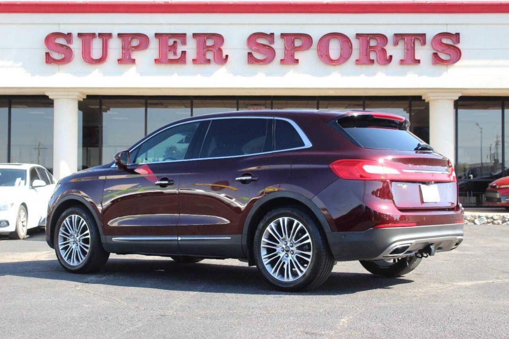 2018 Burgundy Lincoln MKX Reserve (2LMPJ6LP2JB) with an 2.7L V6 DOHC 24V engine, 6A transmission, located at 4301 NW 39th , Oklahoma City, OK, 73112, (405) 949-5600, 35.512135, -97.598671 - NO DRIVERS LICENCE NO-FULL COVERAGE INSURANCE-NO CREDIT CHECK. COME ON OVER TO SUPERSPORTS AND TAKE A LOOK AND TEST DRIVE. PLEASE GIVE US A CALL AT (405) 949-5600. NO LICENSIA DE MANEJAR- NO SEGURO DE COBERTURA TOTAL- NO VERIFICACCION DE CREDITO. POR FAVOR VENGAN A SUPERSPORTS, ECHE UN - Photo#4