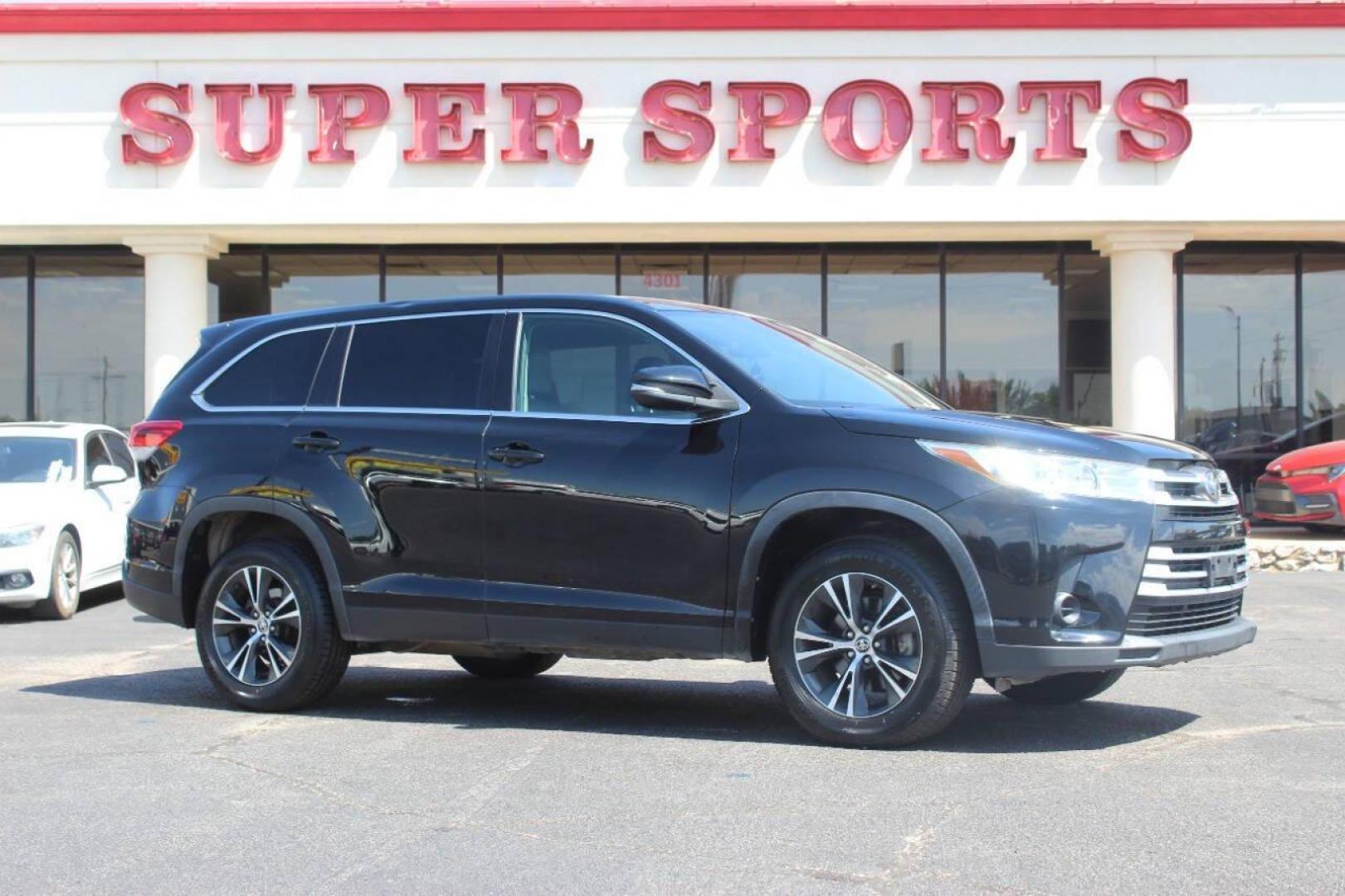 2019 Black Toyota Highlander LE FWD I4 (5TDZARFH8KS) with an 2.7L L4 DOHC 16V engine, 6A transmission, located at 4301 NW 39th , Oklahoma City, OK, 73112, (405) 949-5600, 35.512135, -97.598671 - NO DRIVERS LICENCE NO-FULL COVERAGE INSURANCE-NO CREDIT CHECK. COME ON OVER TO SUPERSPORTS AND TAKE A LOOK AND TEST DRIVE. PLEASE GIVE US A CALL AT (405) 949-5600. NO LICENSIA DE MANEJAR- NO SEGURO DE COBERTURA TOTAL- NO VERIFICACCION DE CREDITO. POR FAVOR VENGAN A SUPERSPORTS, ECHE UN - Photo#0