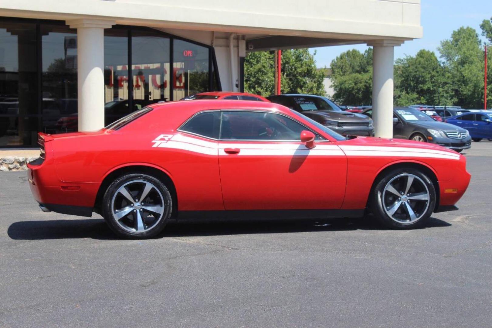 2014 Red Dodge Challenger R/T (2C3CDYBT1EH) with an 5.7L V8 OHV 16V engine, Automatic 5-Speed transmission, located at 4301 NW 39th , Oklahoma City, OK, 73112, (405) 949-5600, 35.512135, -97.598671 - NO DRIVERS LICENCE NO-FULL COVERAGE INSURANCE-NO CREDIT CHECK. COME ON OVER TO SUPERSPORTS AND TAKE A LOOK AND TEST DRIVE. PLEASE GIVE US A CALL AT (405) 949-5600. NO LICENSIA DE MANEJAR- NO SEGURO DE COBERTURA TOTAL- NO VERIFICACCION DE CREDITO. POR FAVOR VENGAN A SUPERSPORTS, ECHE UN - Photo#2