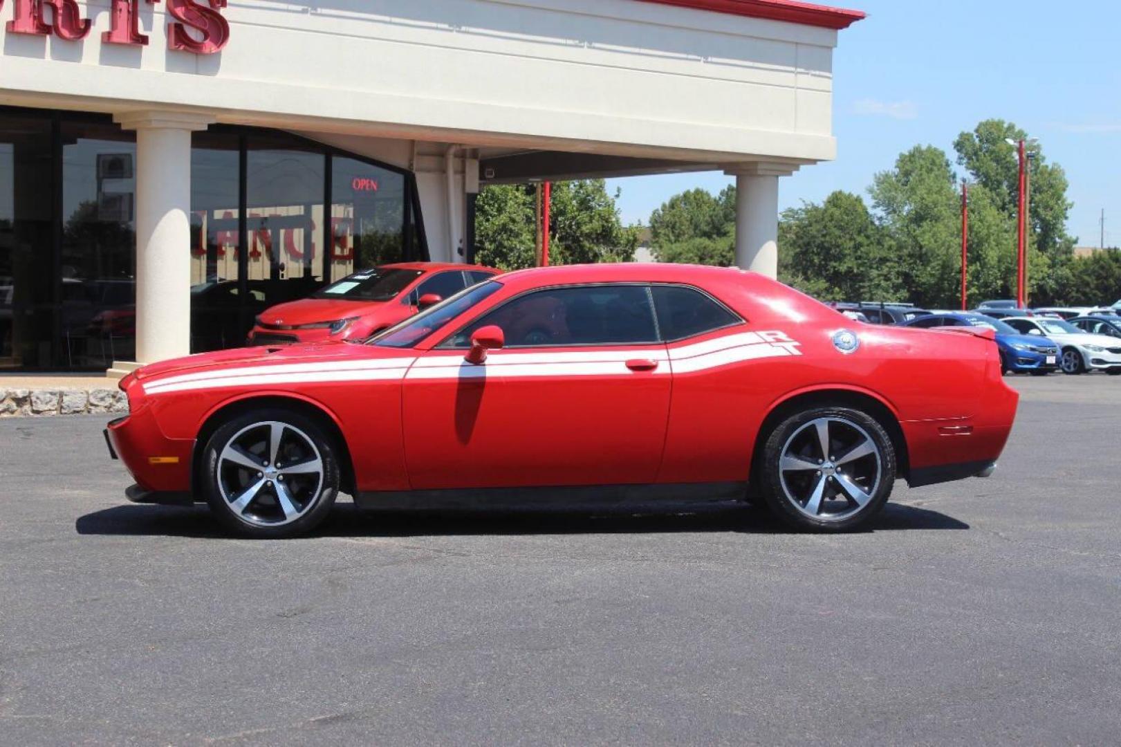 2014 Red Dodge Challenger R/T (2C3CDYBT1EH) with an 5.7L V8 OHV 16V engine, Automatic 5-Speed transmission, located at 4301 NW 39th , Oklahoma City, OK, 73112, (405) 949-5600, 35.512135, -97.598671 - NO DRIVERS LICENCE NO-FULL COVERAGE INSURANCE-NO CREDIT CHECK. COME ON OVER TO SUPERSPORTS AND TAKE A LOOK AND TEST DRIVE. PLEASE GIVE US A CALL AT (405) 949-5600. NO LICENSIA DE MANEJAR- NO SEGURO DE COBERTURA TOTAL- NO VERIFICACCION DE CREDITO. POR FAVOR VENGAN A SUPERSPORTS, ECHE UN - Photo#5