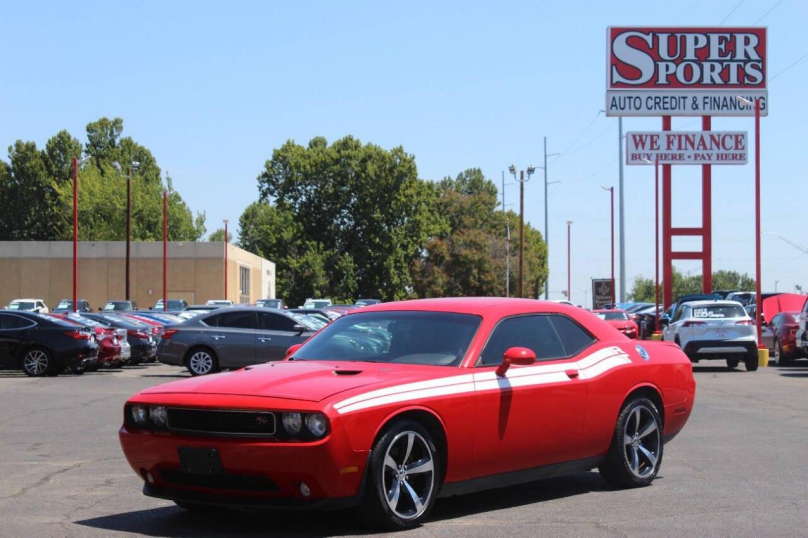 2014 Red Dodge Challenger R/T (2C3CDYBT1EH) with an 5.7L V8 OHV 16V engine, Automatic 5-Speed transmission, located at 4301 NW 39th , Oklahoma City, OK, 73112, (405) 949-5600, 35.512135, -97.598671 - NO DRIVERS LICENCE NO-FULL COVERAGE INSURANCE-NO CREDIT CHECK. COME ON OVER TO SUPERSPORTS AND TAKE A LOOK AND TEST DRIVE. PLEASE GIVE US A CALL AT (405) 949-5600. NO LICENSIA DE MANEJAR- NO SEGURO DE COBERTURA TOTAL- NO VERIFICACCION DE CREDITO. POR FAVOR VENGAN A SUPERSPORTS, ECHE UN - Photo#6