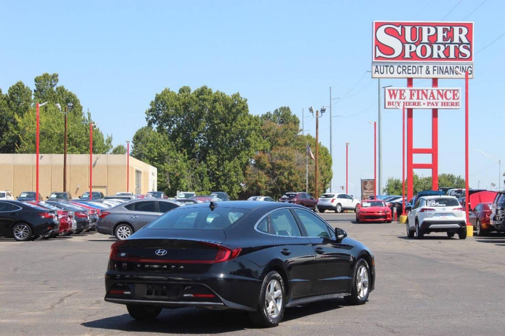 2021 Black Hyundai Sonata SE (5NPEG4JA9MH) with an 2.5L L4 DOHC 16V engine, 8A transmission, located at 4301 NW 39th , Oklahoma City, OK, 73112, (405) 949-5600, 35.512135, -97.598671 - NO DRIVERS LICENCE NO-FULL COVERAGE INSURANCE-NO CREDIT CHECK. COME ON OVER TO SUPERSPORTS AND TAKE A LOOK AND TEST DRIVE. PLEASE GIVE US A CALL AT (405) 949-5600. NO LICENSIA DE MANEJAR- NO SEGURO DE COBERTURA TOTAL- NO VERIFICACCION DE CREDITO. POR FAVOR VENGAN A SUPERSPORTS, ECHE UN - Photo#3