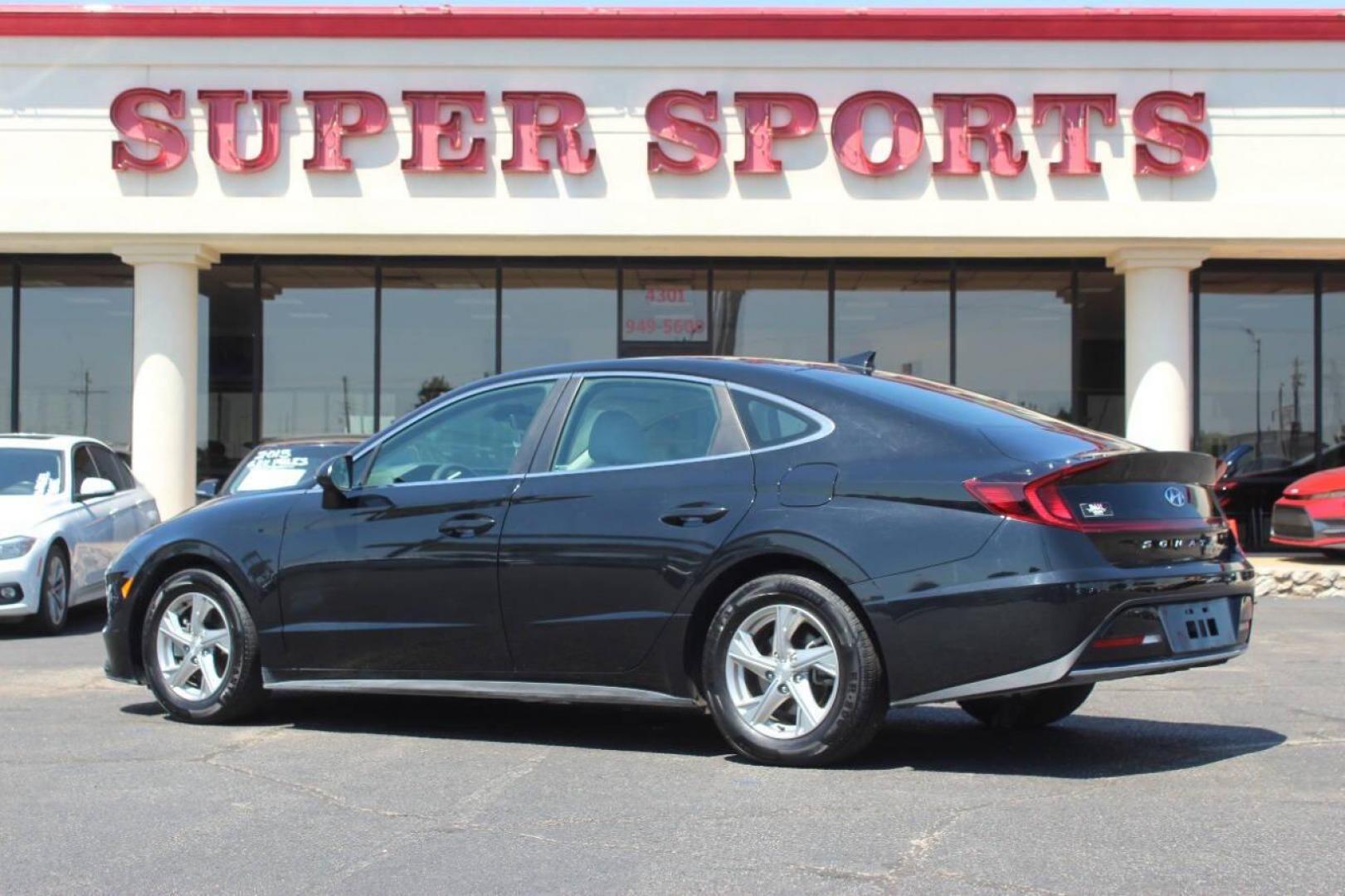 2021 Black Hyundai Sonata SE (5NPEG4JA9MH) with an 2.5L L4 DOHC 16V engine, 8A transmission, located at 4301 NW 39th , Oklahoma City, OK, 73112, (405) 949-5600, 35.512135, -97.598671 - NO DRIVERS LICENCE NO-FULL COVERAGE INSURANCE-NO CREDIT CHECK. COME ON OVER TO SUPERSPORTS AND TAKE A LOOK AND TEST DRIVE. PLEASE GIVE US A CALL AT (405) 949-5600. NO LICENSIA DE MANEJAR- NO SEGURO DE COBERTURA TOTAL- NO VERIFICACCION DE CREDITO. POR FAVOR VENGAN A SUPERSPORTS, ECHE UN - Photo#4