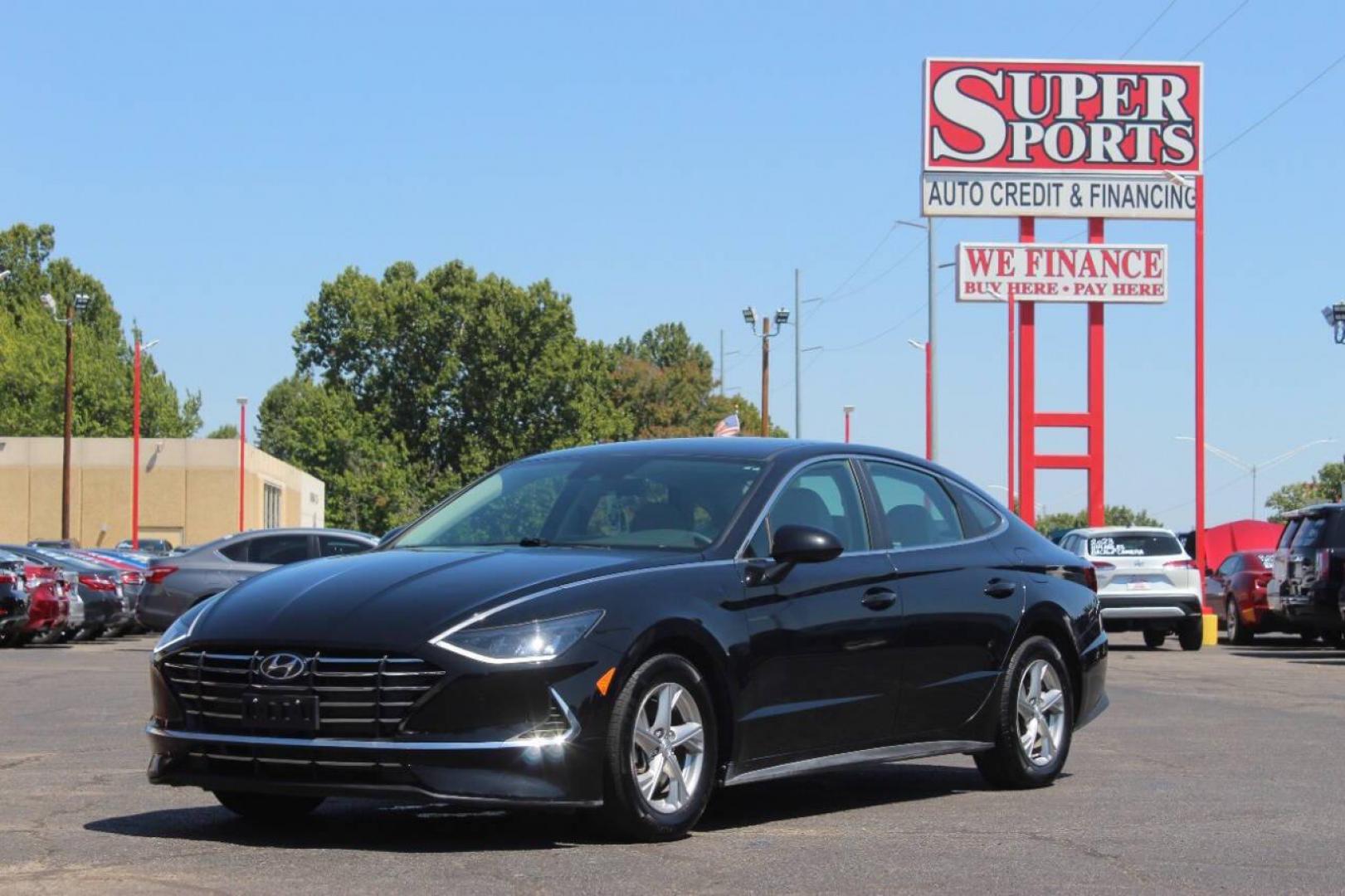 2021 Black Hyundai Sonata SE (5NPEG4JA9MH) with an 2.5L L4 DOHC 16V engine, 8A transmission, located at 4301 NW 39th , Oklahoma City, OK, 73112, (405) 949-5600, 35.512135, -97.598671 - NO DRIVERS LICENCE NO-FULL COVERAGE INSURANCE-NO CREDIT CHECK. COME ON OVER TO SUPERSPORTS AND TAKE A LOOK AND TEST DRIVE. PLEASE GIVE US A CALL AT (405) 949-5600. NO LICENSIA DE MANEJAR- NO SEGURO DE COBERTURA TOTAL- NO VERIFICACCION DE CREDITO. POR FAVOR VENGAN A SUPERSPORTS, ECHE UN - Photo#6