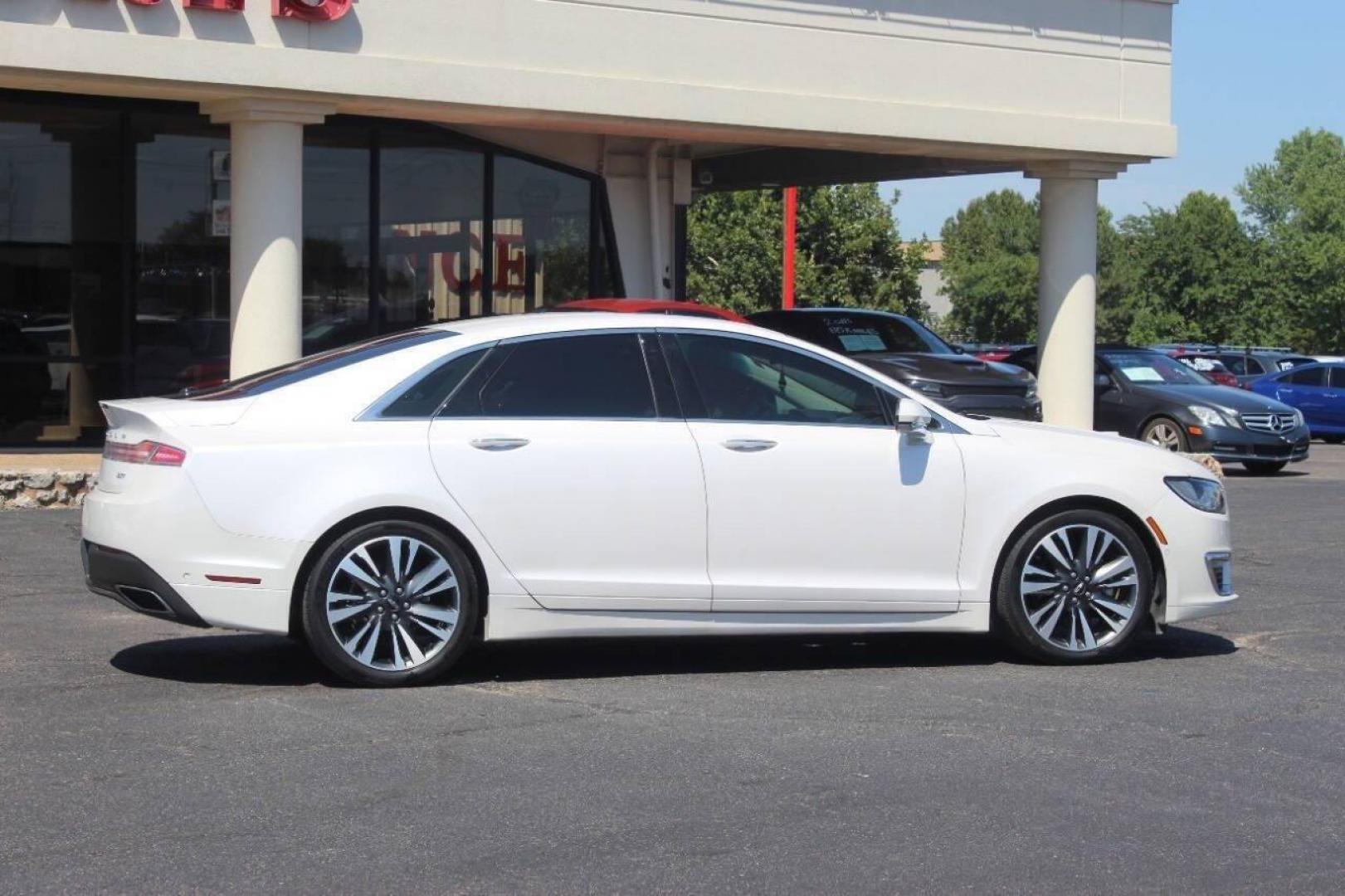 2020 White Lincoln MKZ Reserve II (3LN6L5E98LR) with an 2.0L L4 DOHC 16V engine, 6A transmission, located at 4301 NW 39th , Oklahoma City, OK, 73112, (405) 949-5600, 35.512135, -97.598671 - NO DRIVERS LICENCE NO-FULL COVERAGE INSURANCE-NO CREDIT CHECK. COME ON OVER TO SUPERSPORTS AND TAKE A LOOK AND TEST DRIVE. PLEASE GIVE US A CALL AT (405) 949-5600. NO LICENSIA DE MANEJAR- NO SEGURO DE COBERTURA TOTAL- NO VERIFICACCION DE CREDITO. POR FAVOR VENGAN A SUPERSPORTS, ECHE UN - Photo#2