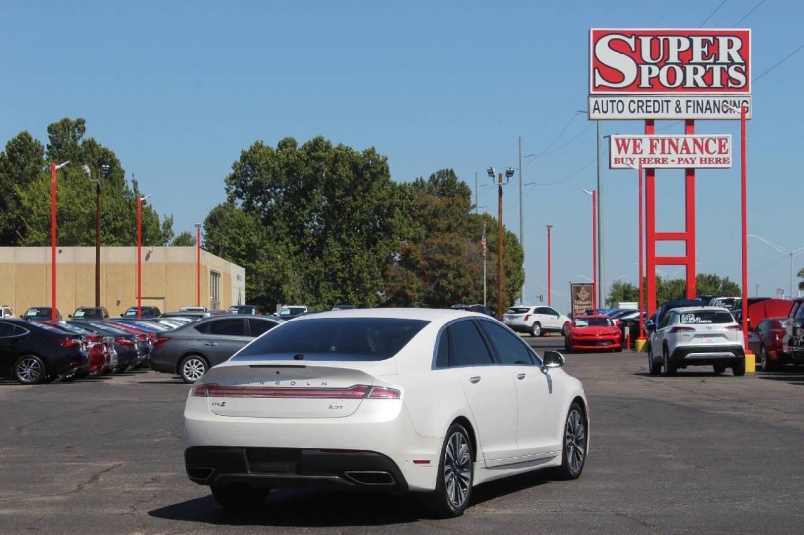 2020 White Lincoln MKZ Reserve II (3LN6L5E98LR) with an 2.0L L4 DOHC 16V engine, 6A transmission, located at 4301 NW 39th , Oklahoma City, OK, 73112, (405) 949-5600, 35.512135, -97.598671 - NO DRIVERS LICENCE NO-FULL COVERAGE INSURANCE-NO CREDIT CHECK. COME ON OVER TO SUPERSPORTS AND TAKE A LOOK AND TEST DRIVE. PLEASE GIVE US A CALL AT (405) 949-5600. NO LICENSIA DE MANEJAR- NO SEGURO DE COBERTURA TOTAL- NO VERIFICACCION DE CREDITO. POR FAVOR VENGAN A SUPERSPORTS, ECHE UN - Photo#3