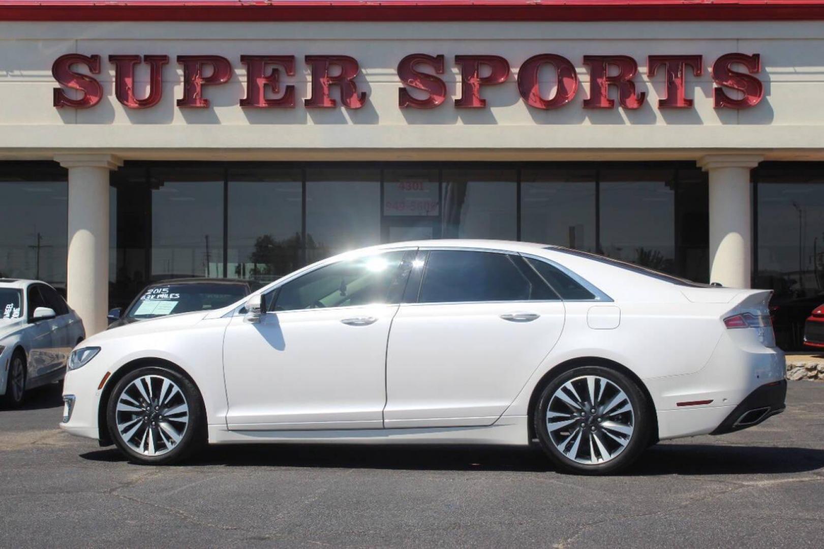 2020 White Lincoln MKZ Reserve II (3LN6L5E98LR) with an 2.0L L4 DOHC 16V engine, 6A transmission, located at 4301 NW 39th , Oklahoma City, OK, 73112, (405) 949-5600, 35.512135, -97.598671 - NO DRIVERS LICENCE NO-FULL COVERAGE INSURANCE-NO CREDIT CHECK. COME ON OVER TO SUPERSPORTS AND TAKE A LOOK AND TEST DRIVE. PLEASE GIVE US A CALL AT (405) 949-5600. NO LICENSIA DE MANEJAR- NO SEGURO DE COBERTURA TOTAL- NO VERIFICACCION DE CREDITO. POR FAVOR VENGAN A SUPERSPORTS, ECHE UN - Photo#4